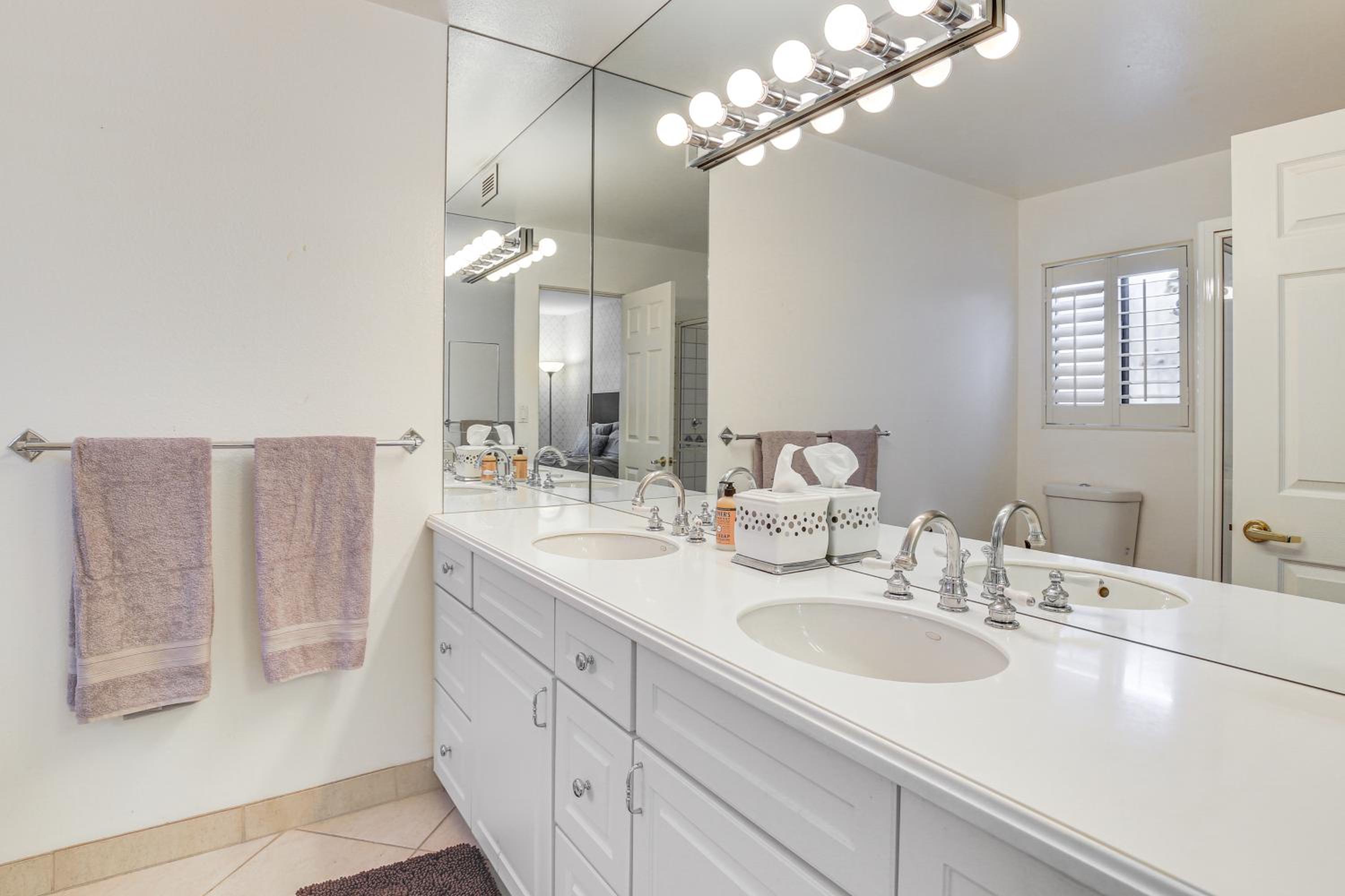 Palm Desert Condo with Community Perks WFH Friendly
