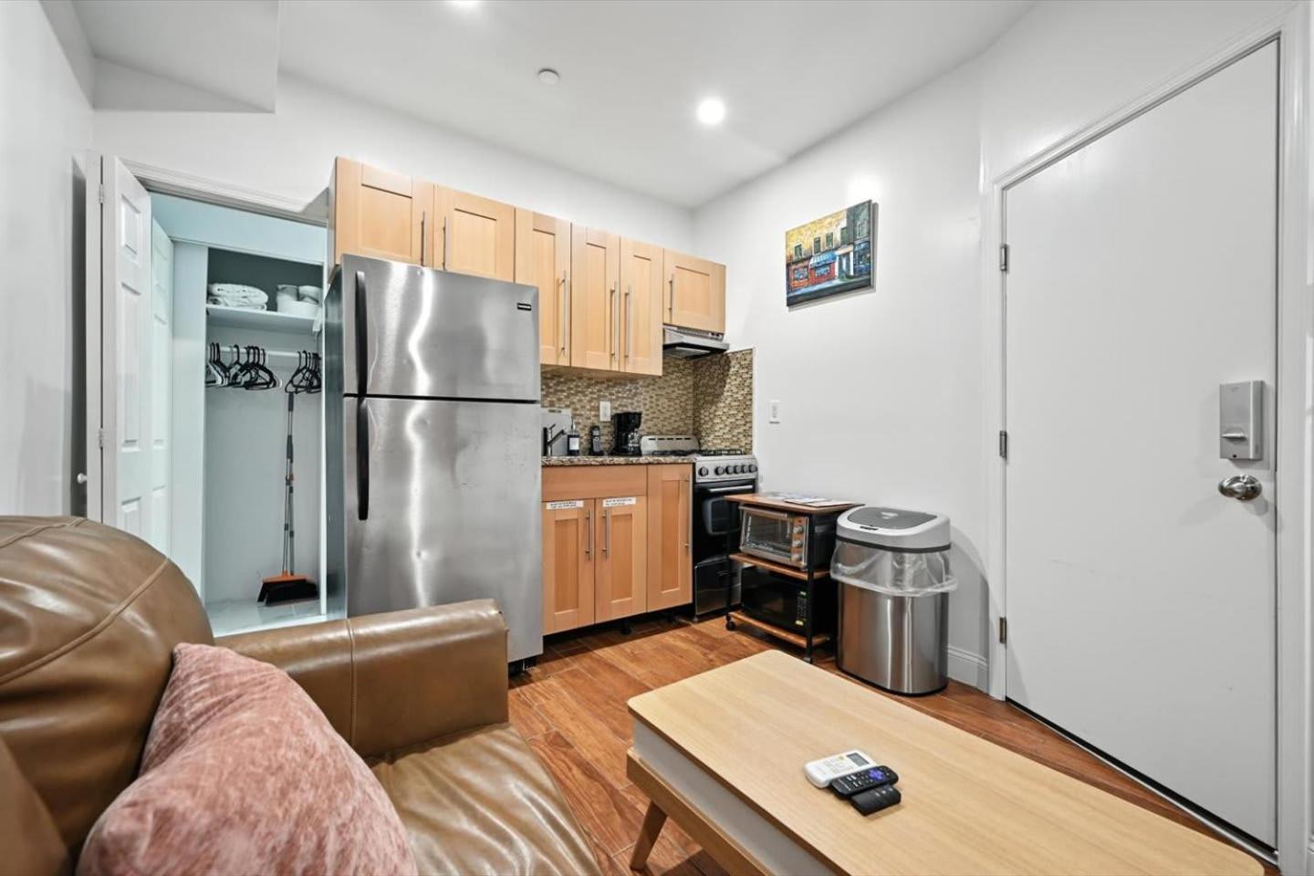 Cozy Modern Studio Perfect for Short or Long Stays