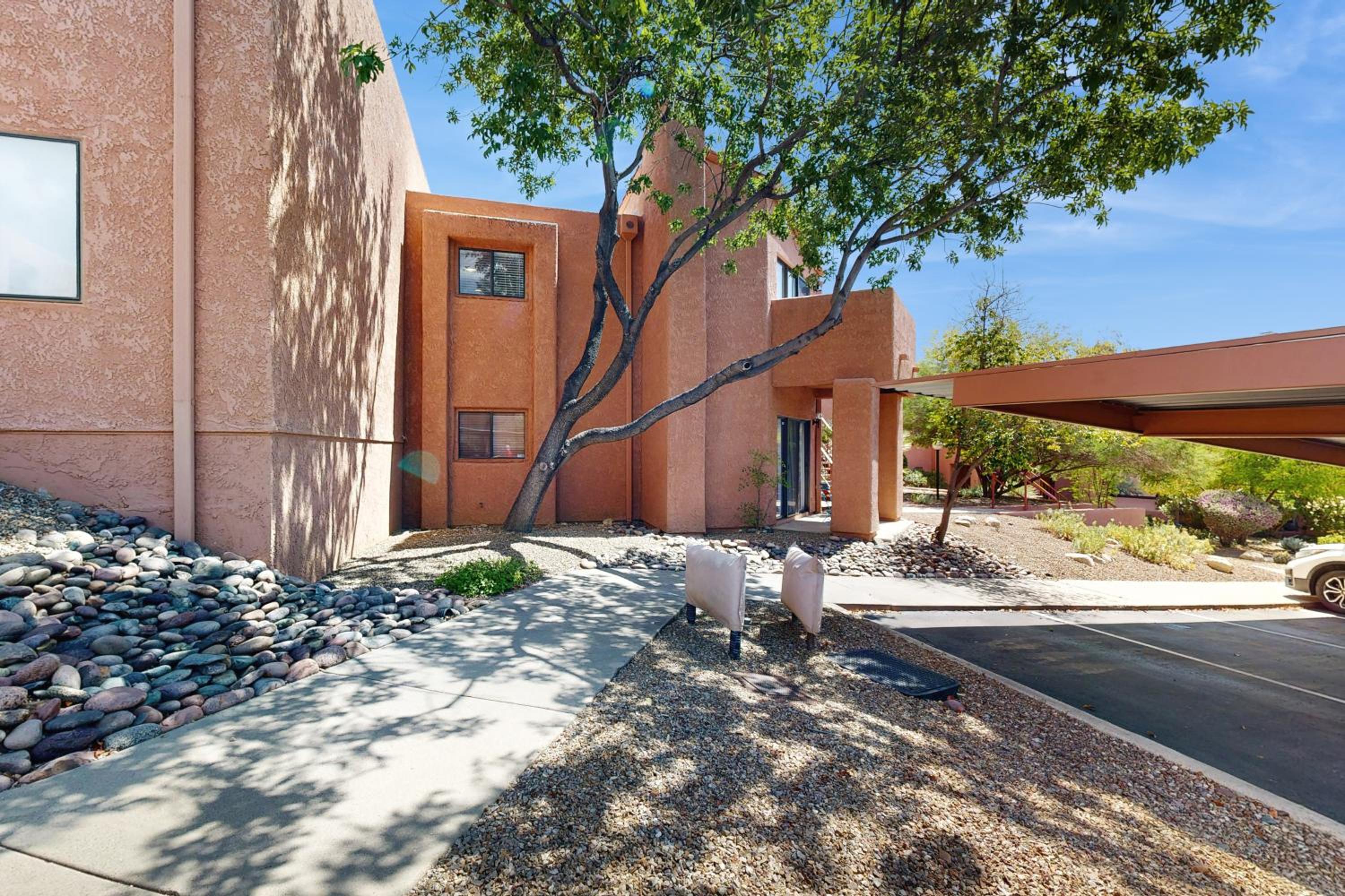 Mtn-View Condo with Resort Amenities in Tucson!