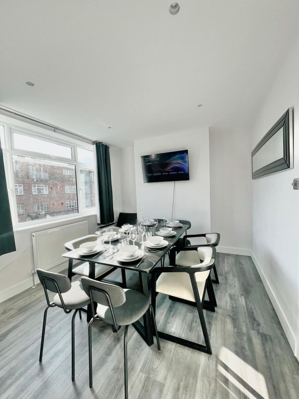 Bright Flat near Neasden Station