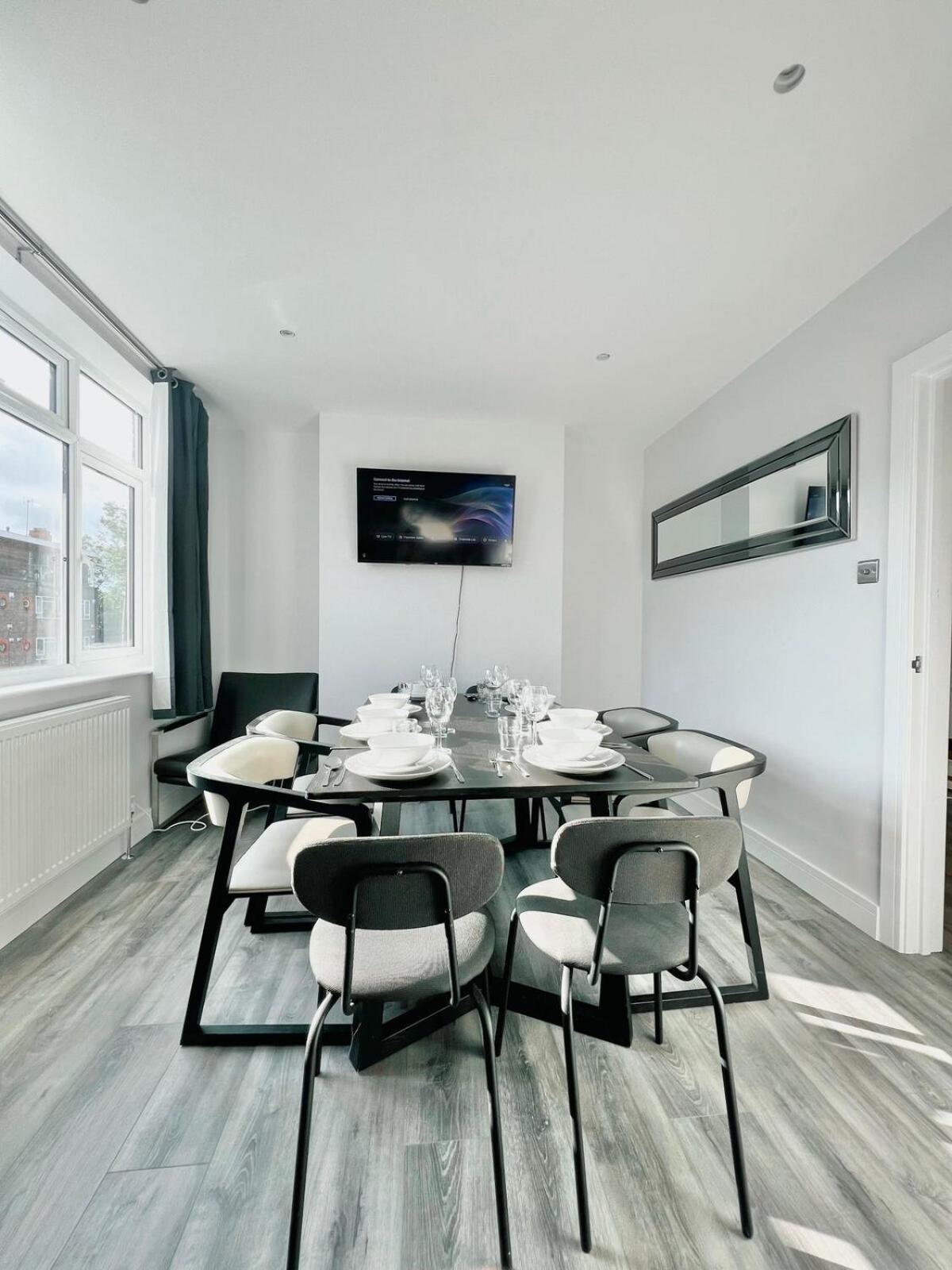 Bright Flat near Neasden Station