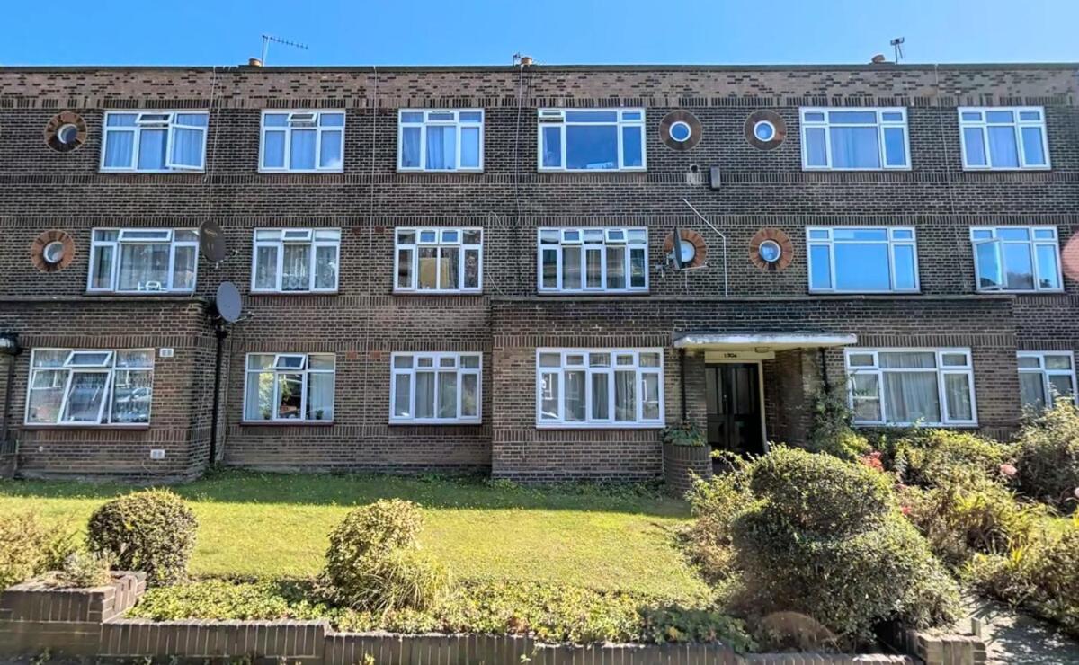 Bright Flat near Neasden Station