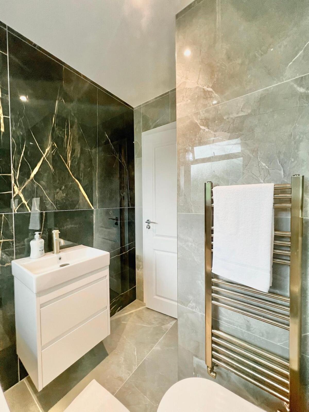 Bright Flat near Neasden Station