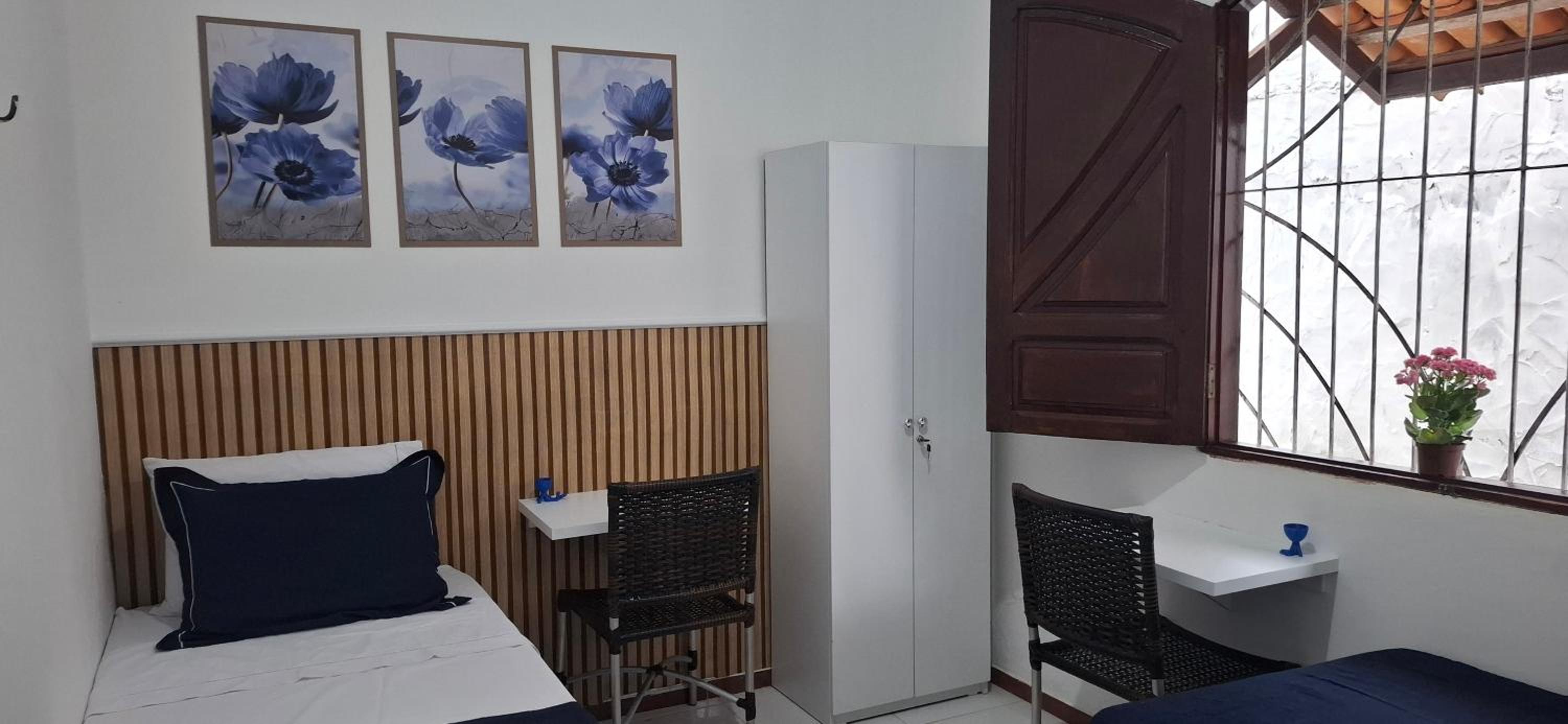 Espaço inteiro na Vila dos Cabanos com garagem
