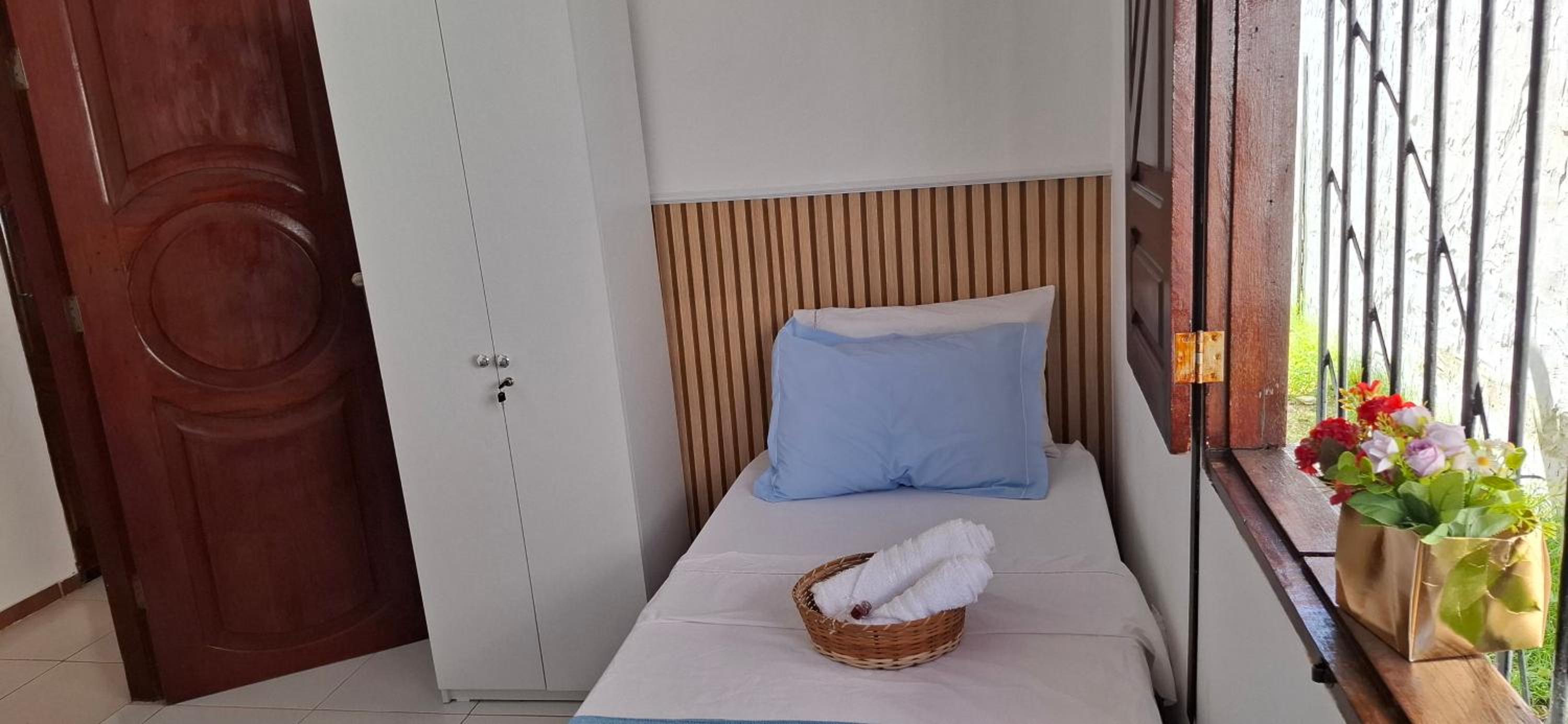 Espaço inteiro na Vila dos Cabanos com garagem