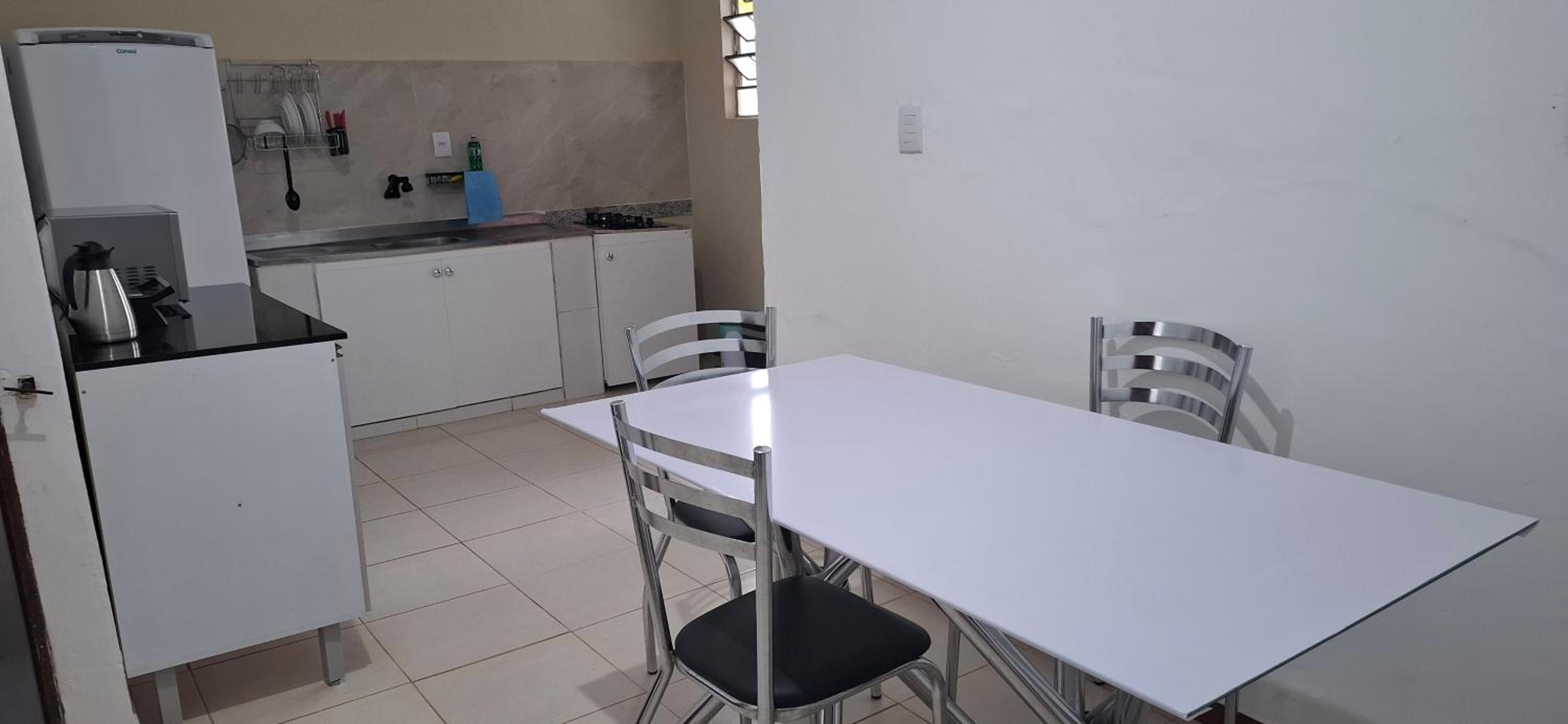 Espaço inteiro na Vila dos Cabanos com garagem