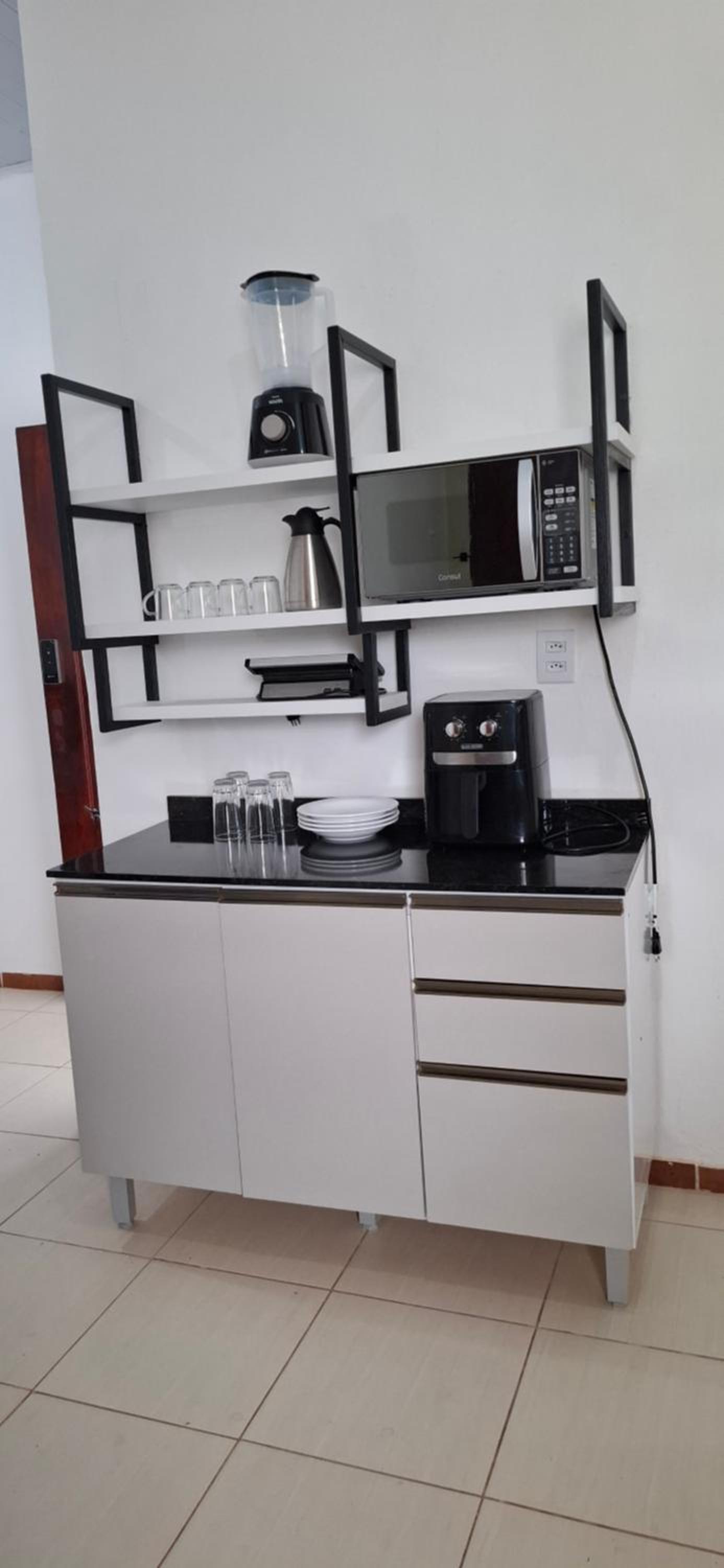 Espaço inteiro na Vila dos Cabanos com garagem