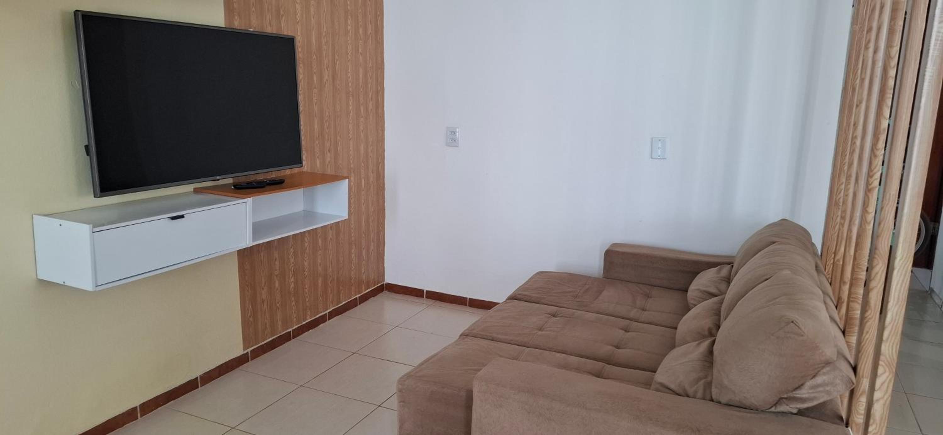 Espaço inteiro na Vila dos Cabanos com garagem