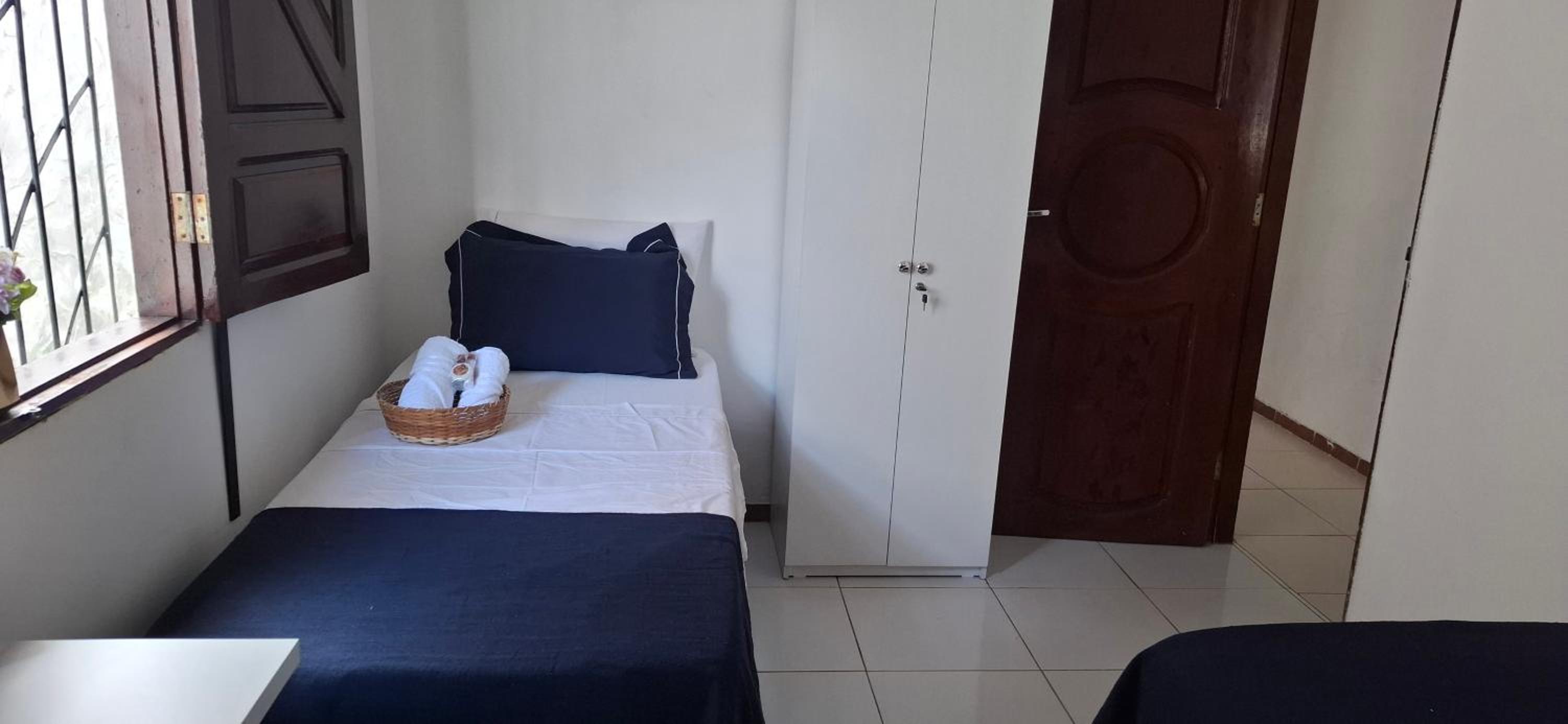 Espaço inteiro na Vila dos Cabanos com garagem