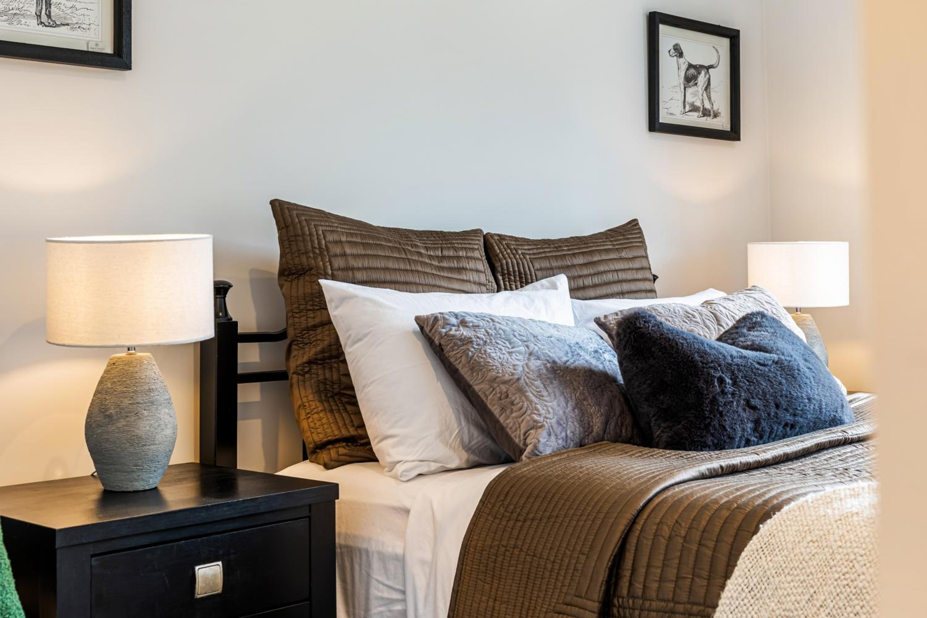 Most Peaceful & Private City Retreat - New AC - CBD 12 KMs & Airport 17KMs Away