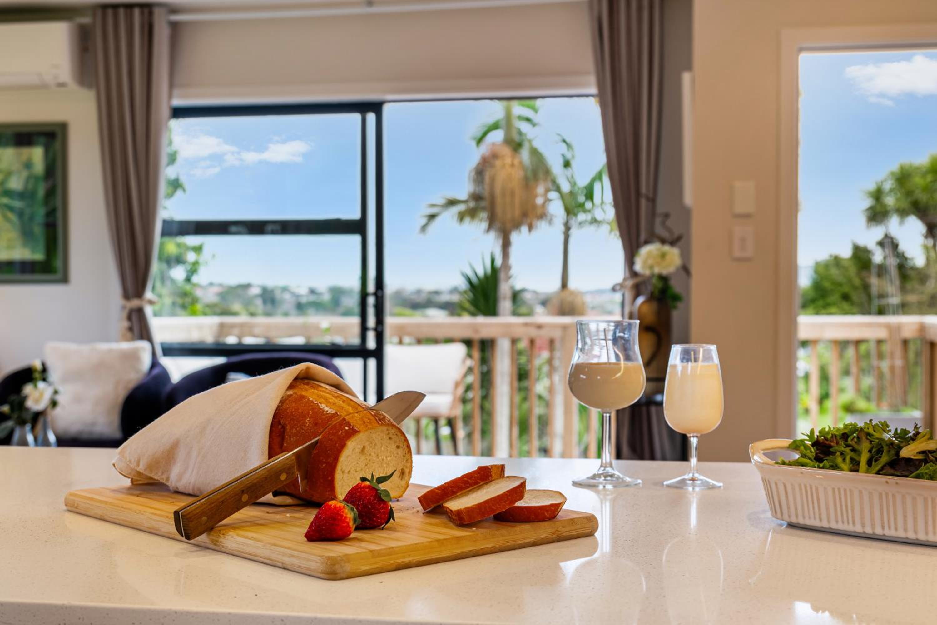 Most Peaceful & Private City Retreat - New AC - CBD 12 KMs & Airport 17KMs Away