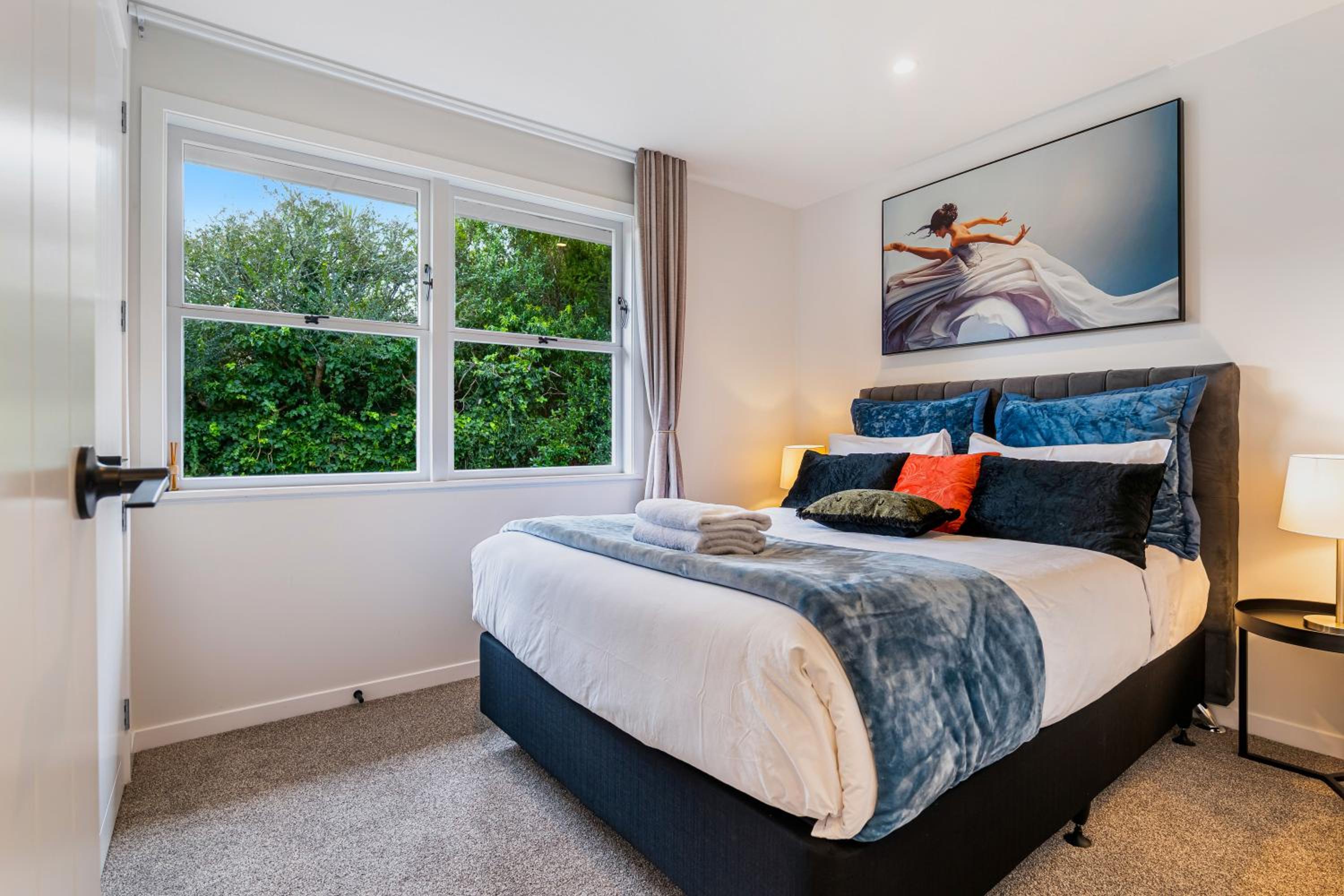 Most Peaceful & Private City Retreat - New AC - CBD 12 KMs & Airport 17KMs Away