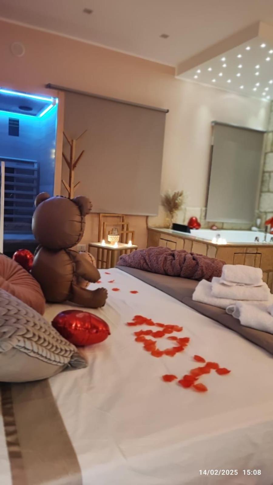 Roses Suite & Apartments