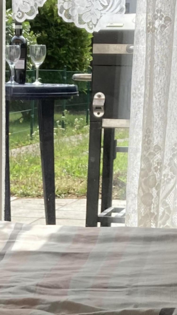 Gemütliches ganzes Apartment, selbst check in Küche Parkplatz Waschmaschine Kamin Terrasse Garten,eigene Dusche und WC