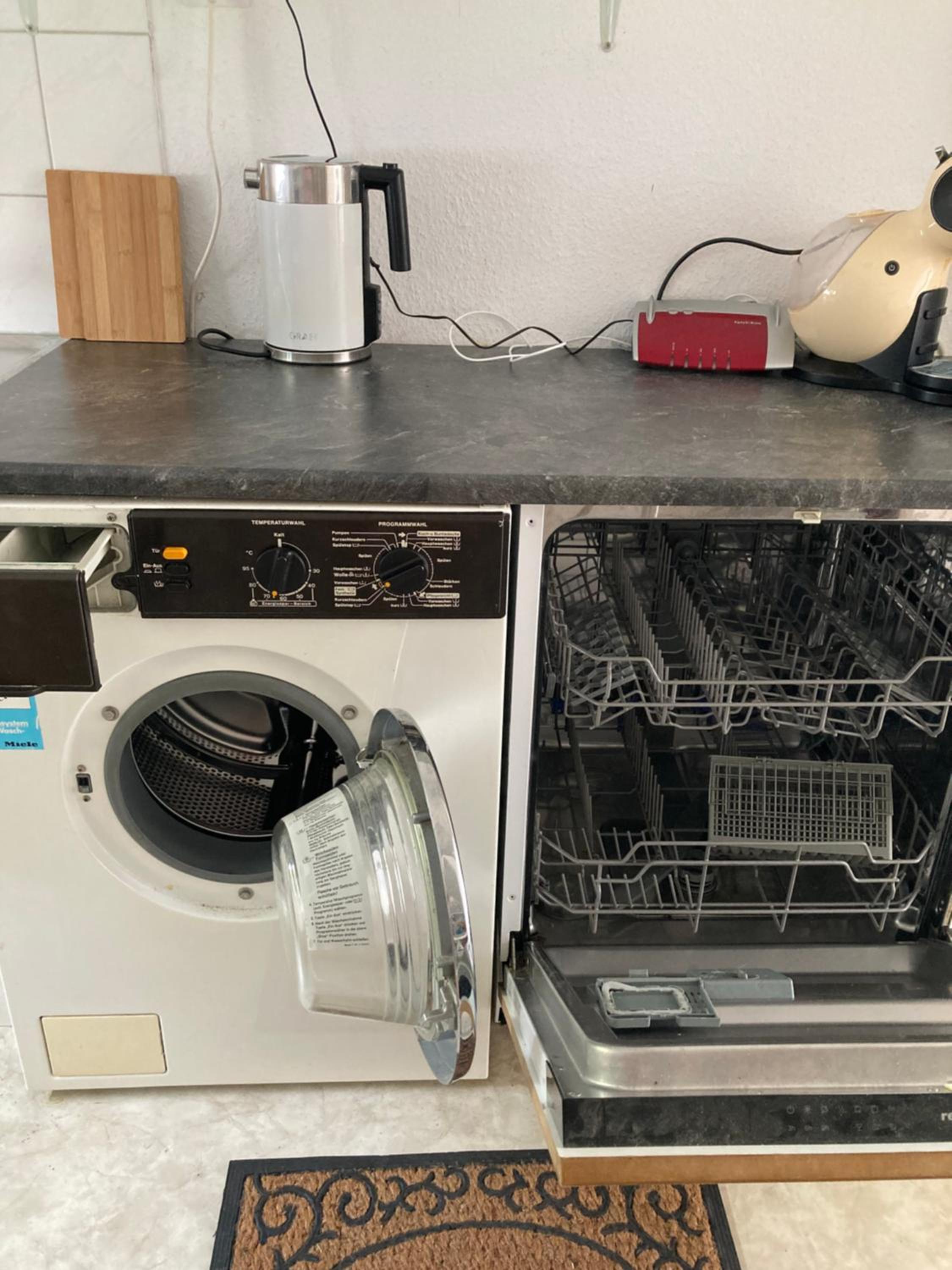 Gemütliches ganzes Apartment, selbst check in Küche Parkplatz Waschmaschine Kamin Terrasse Garten,eigene Dusche und WC