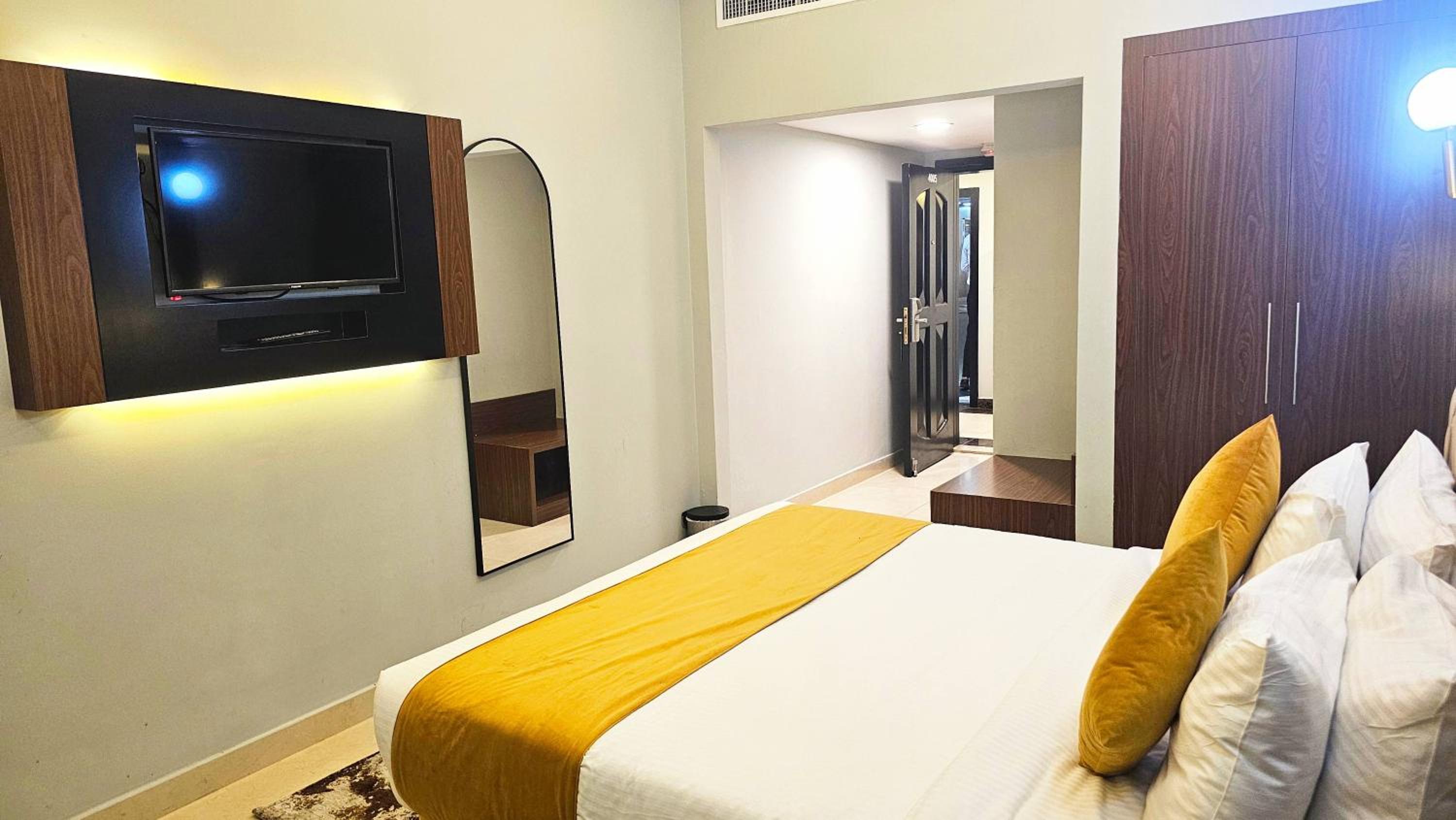 Concorde Inn Hotel