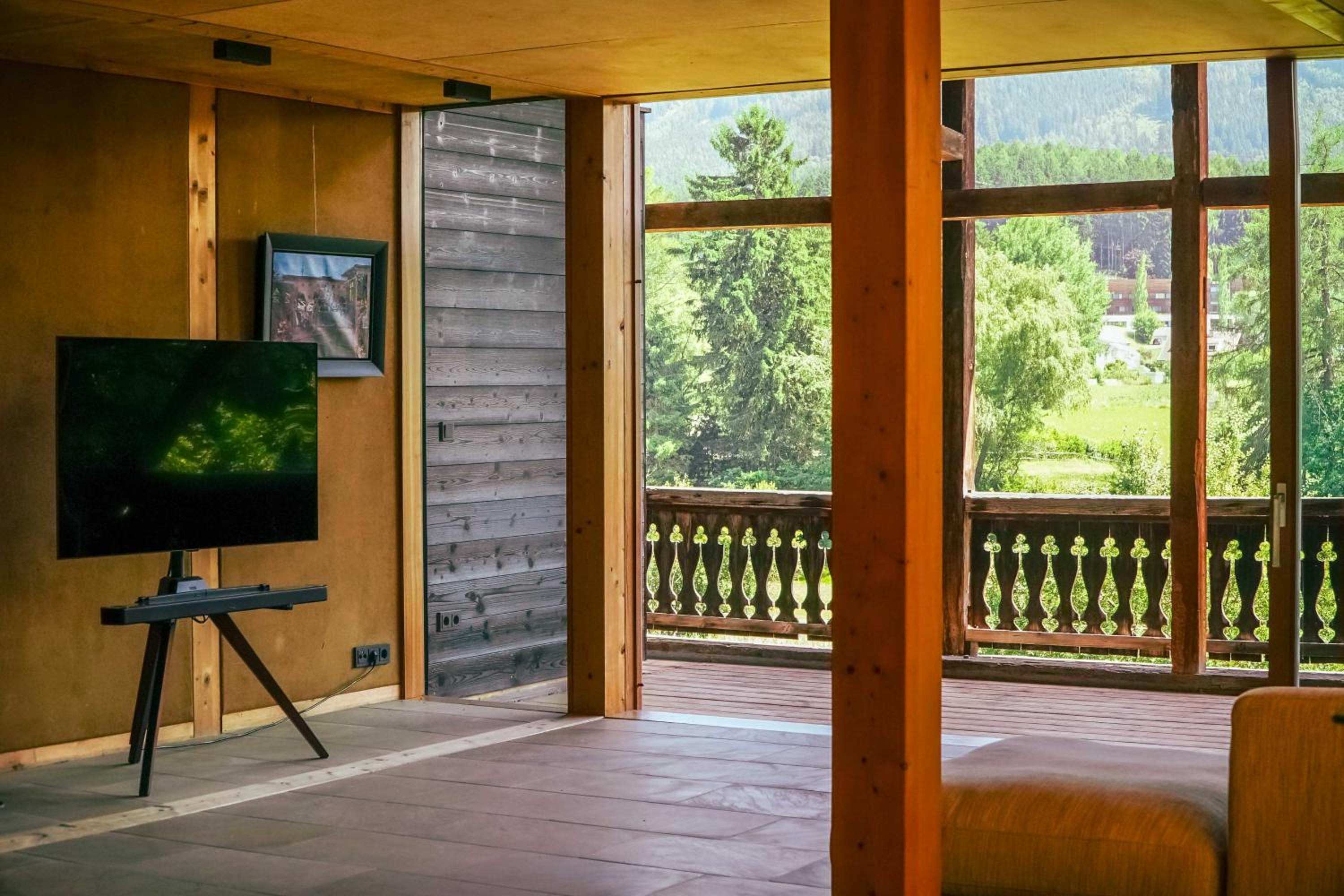 Lansersee Lake Chalet