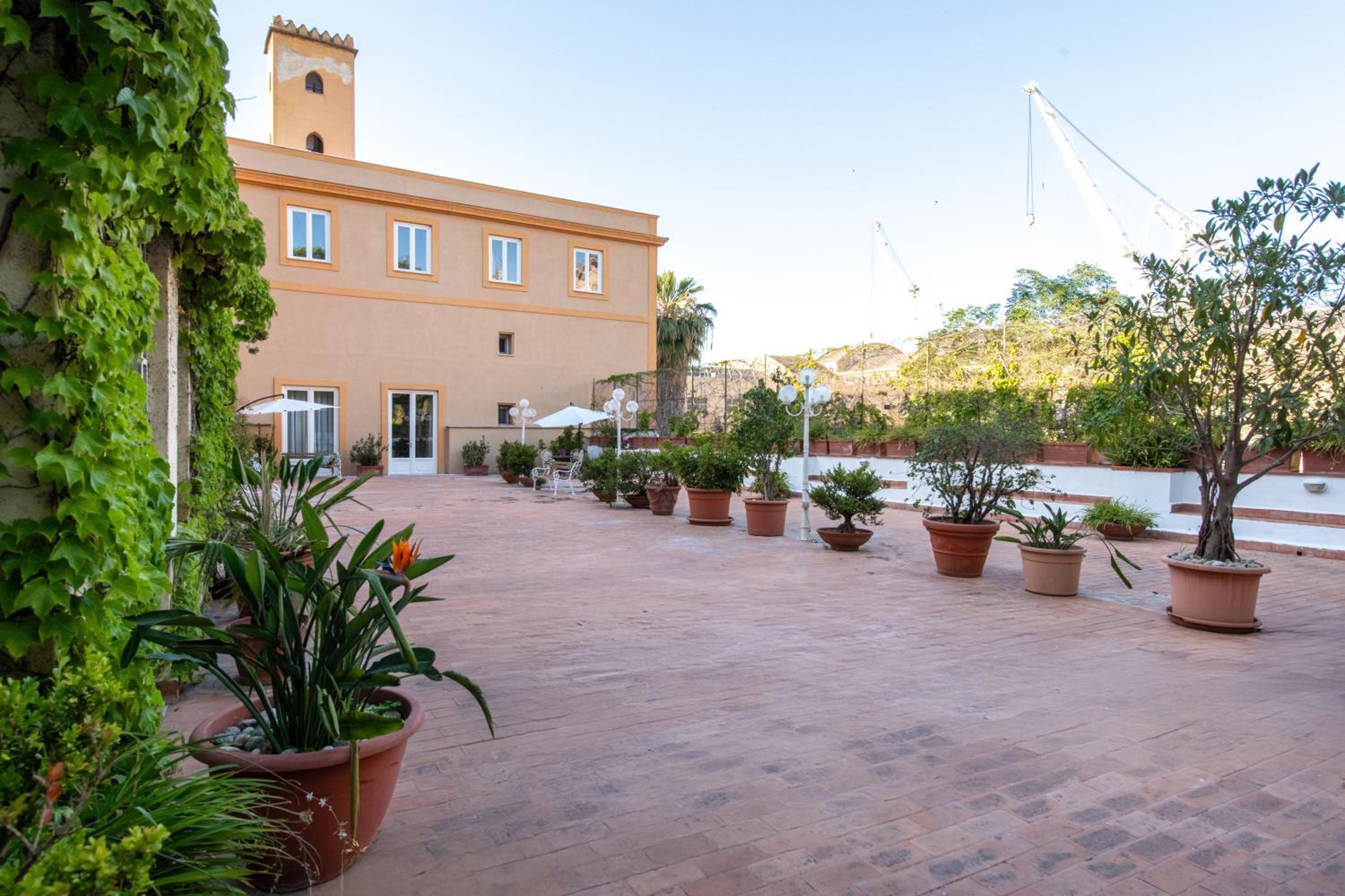 Palazzo De Gregorio - Apartments
