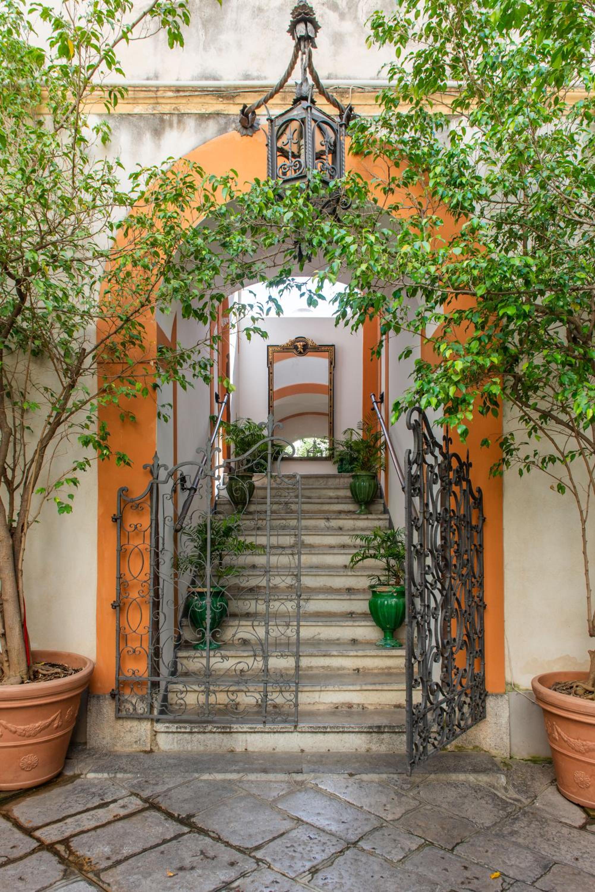 Palazzo De Gregorio - Apartments
