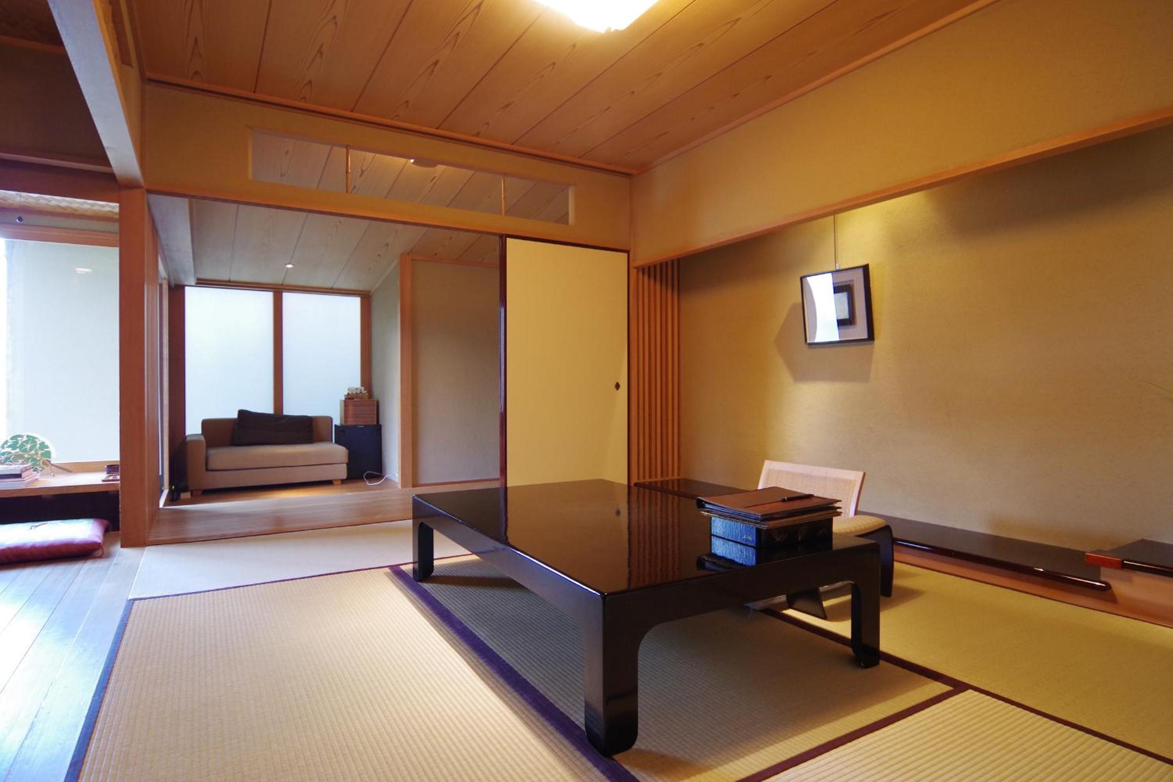 Hiiragiya