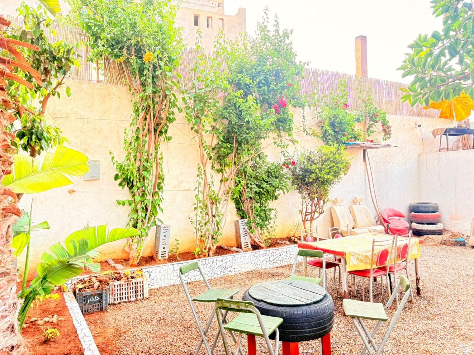 ASARAG GUEST HOUSE, YOGA & Surf