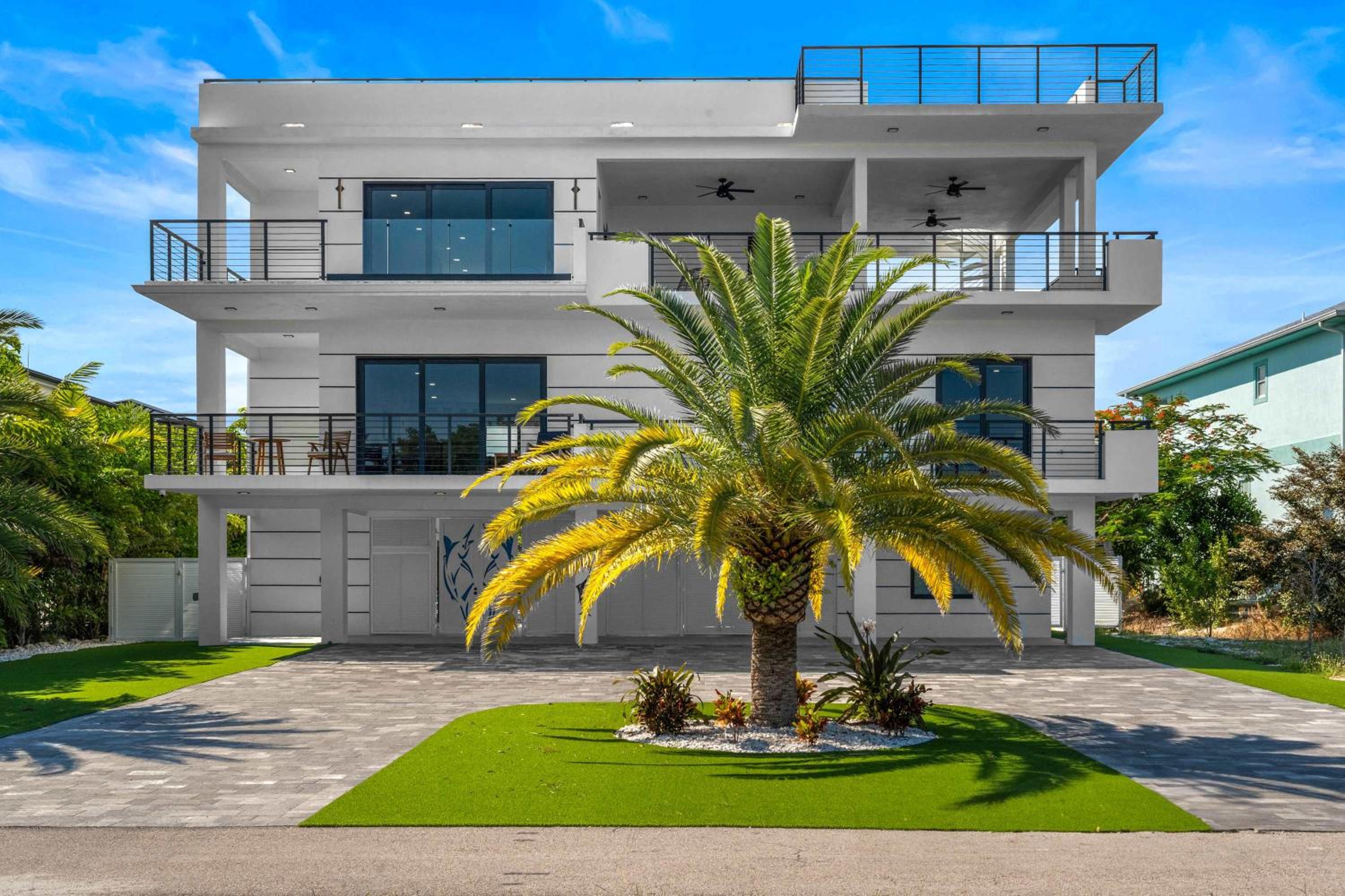 Ocean Muse - Lux Waterfront Escape - Pool - Dock