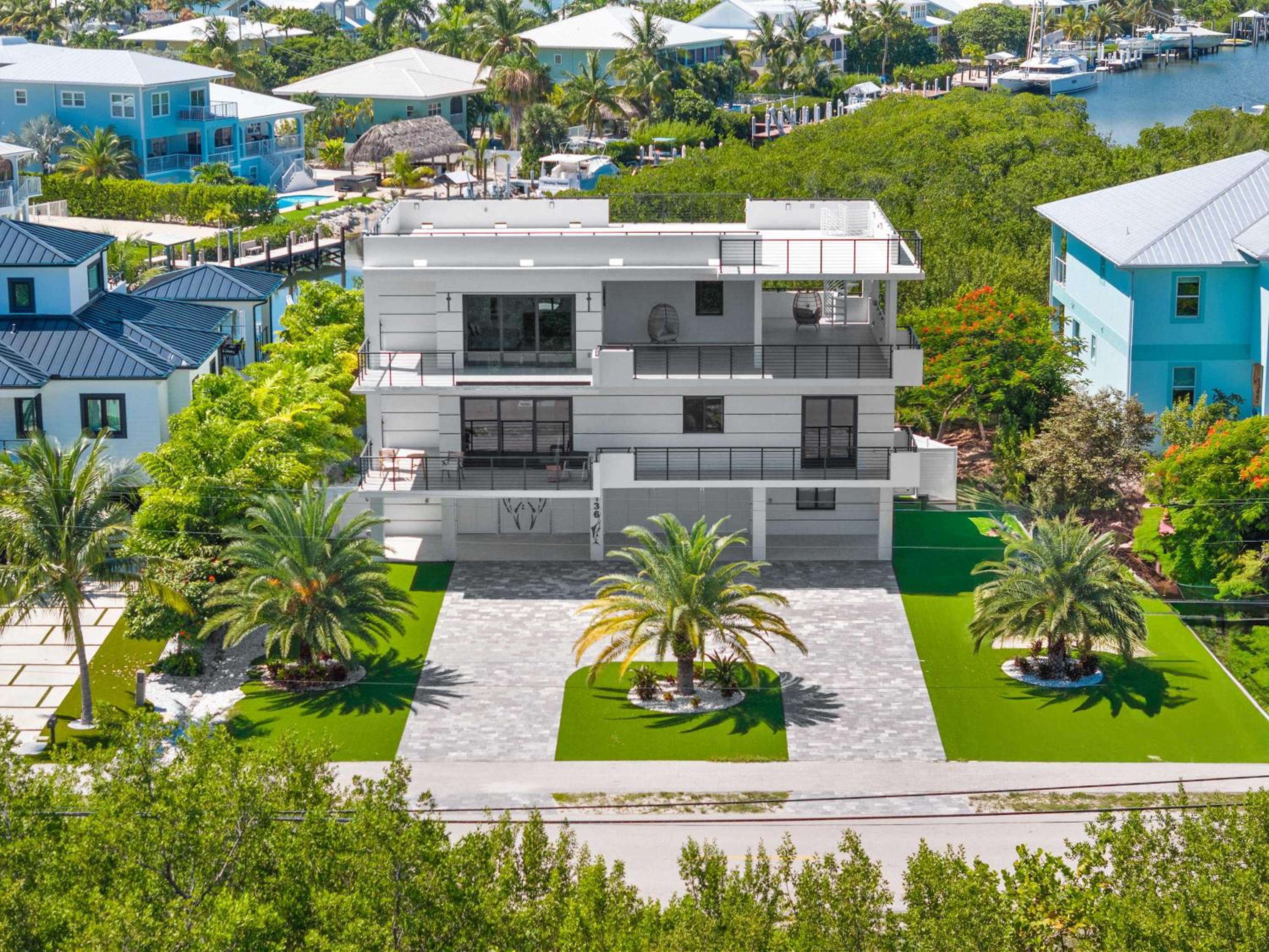 Ocean Muse - Lux Waterfront Escape - Pool - Dock