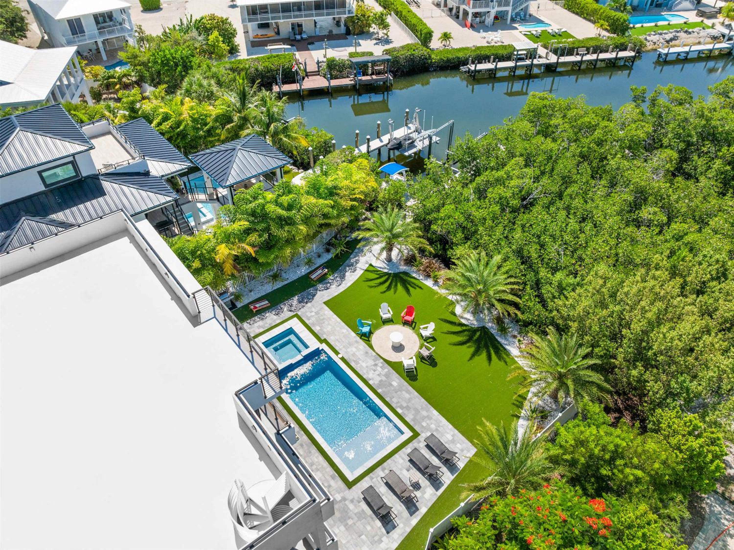 Ocean Muse - Lux Waterfront Escape - Pool - Dock