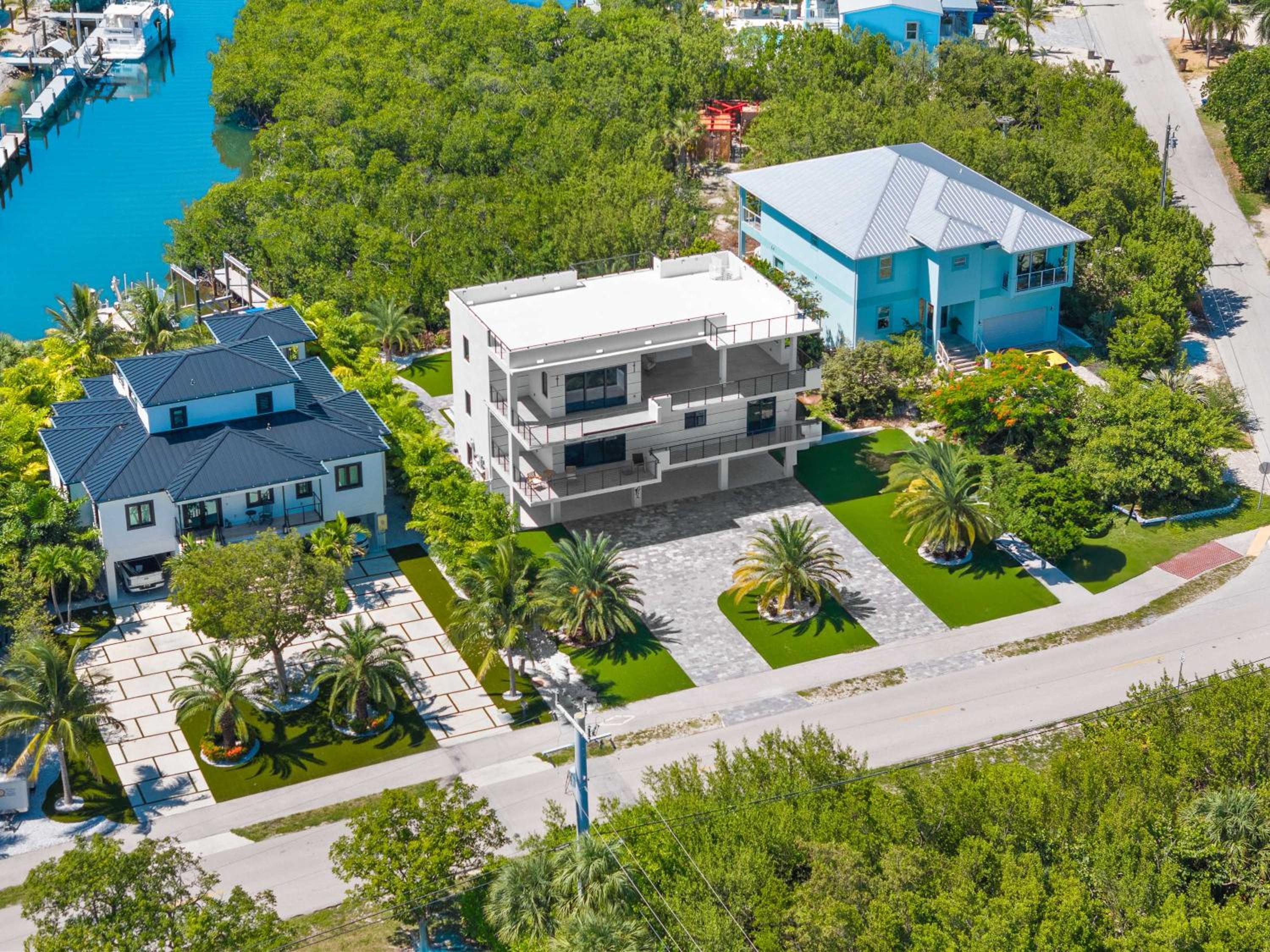 Ocean Muse - Lux Waterfront Escape - Pool - Dock