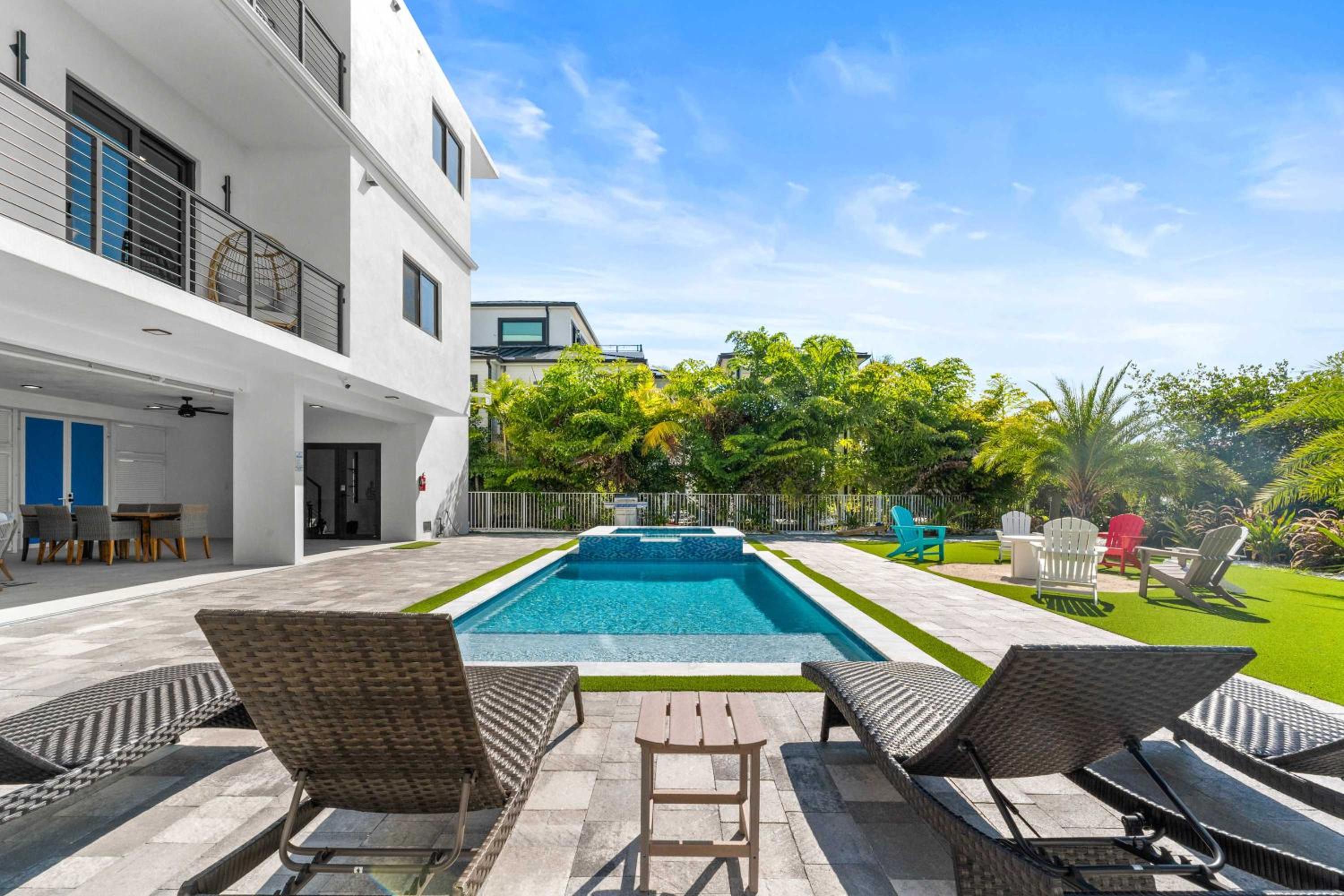 Ocean Muse - Lux Waterfront Escape - Pool - Dock