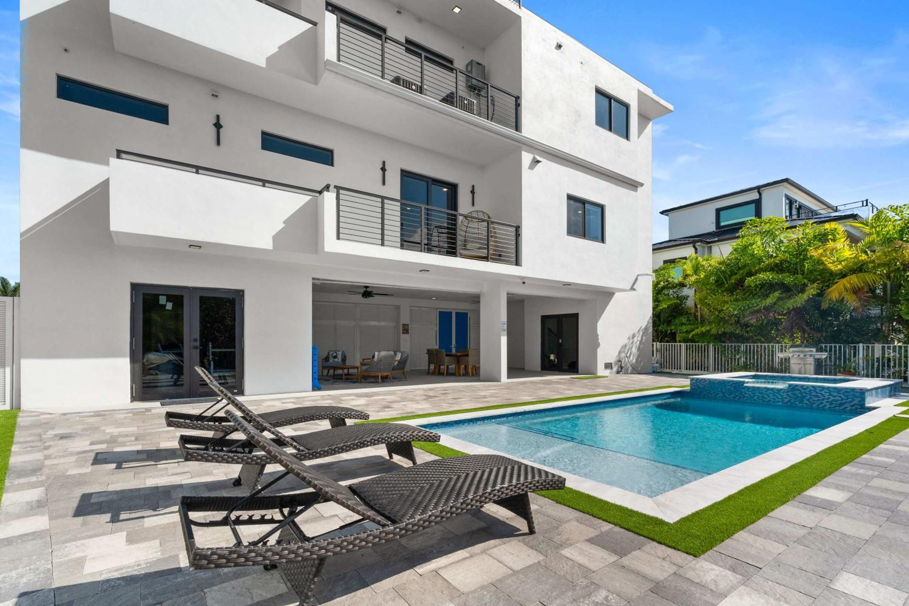 Ocean Muse - Lux Waterfront Escape - Pool - Dock