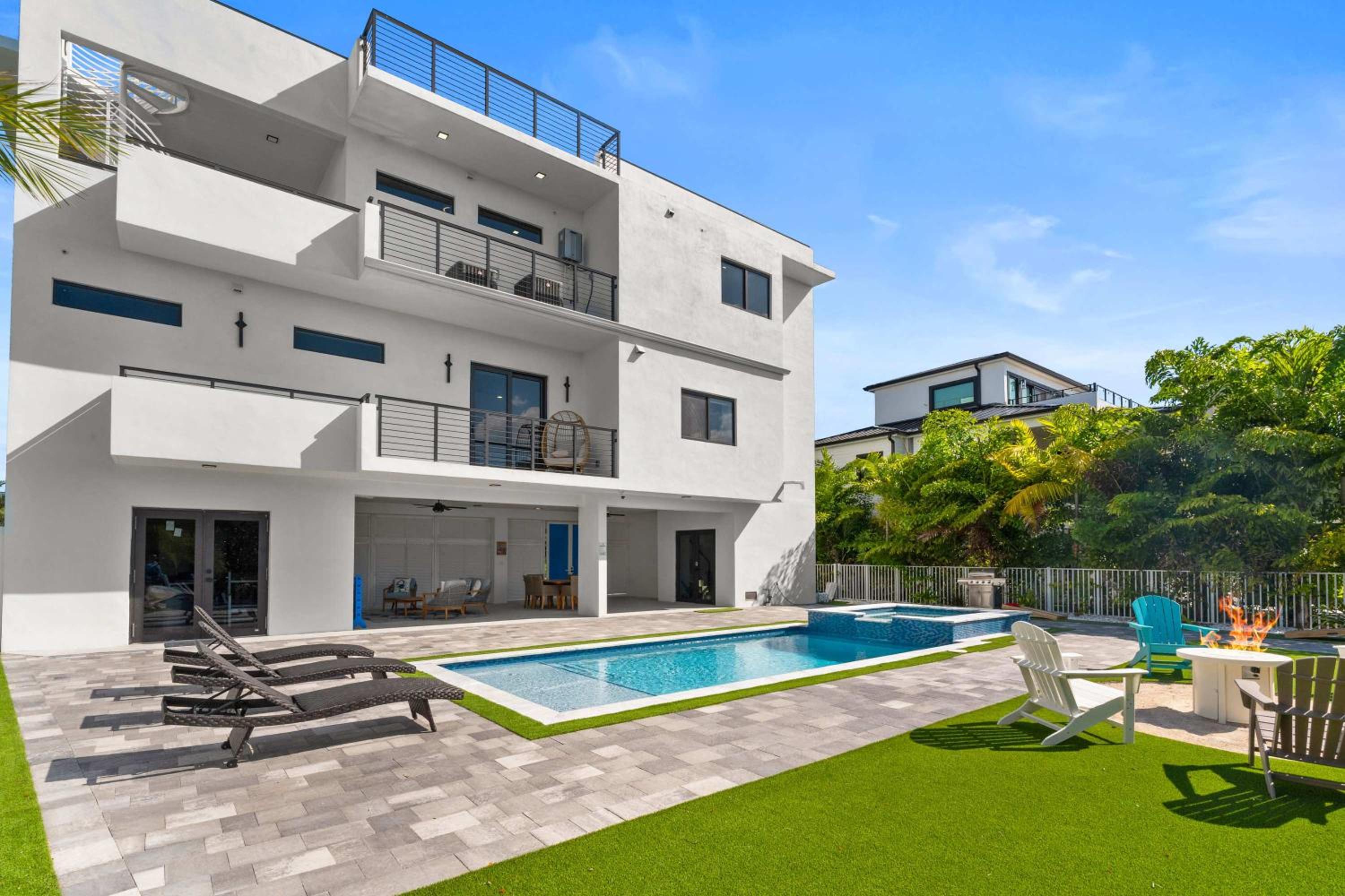 Ocean Muse - Lux Waterfront Escape - Pool - Dock