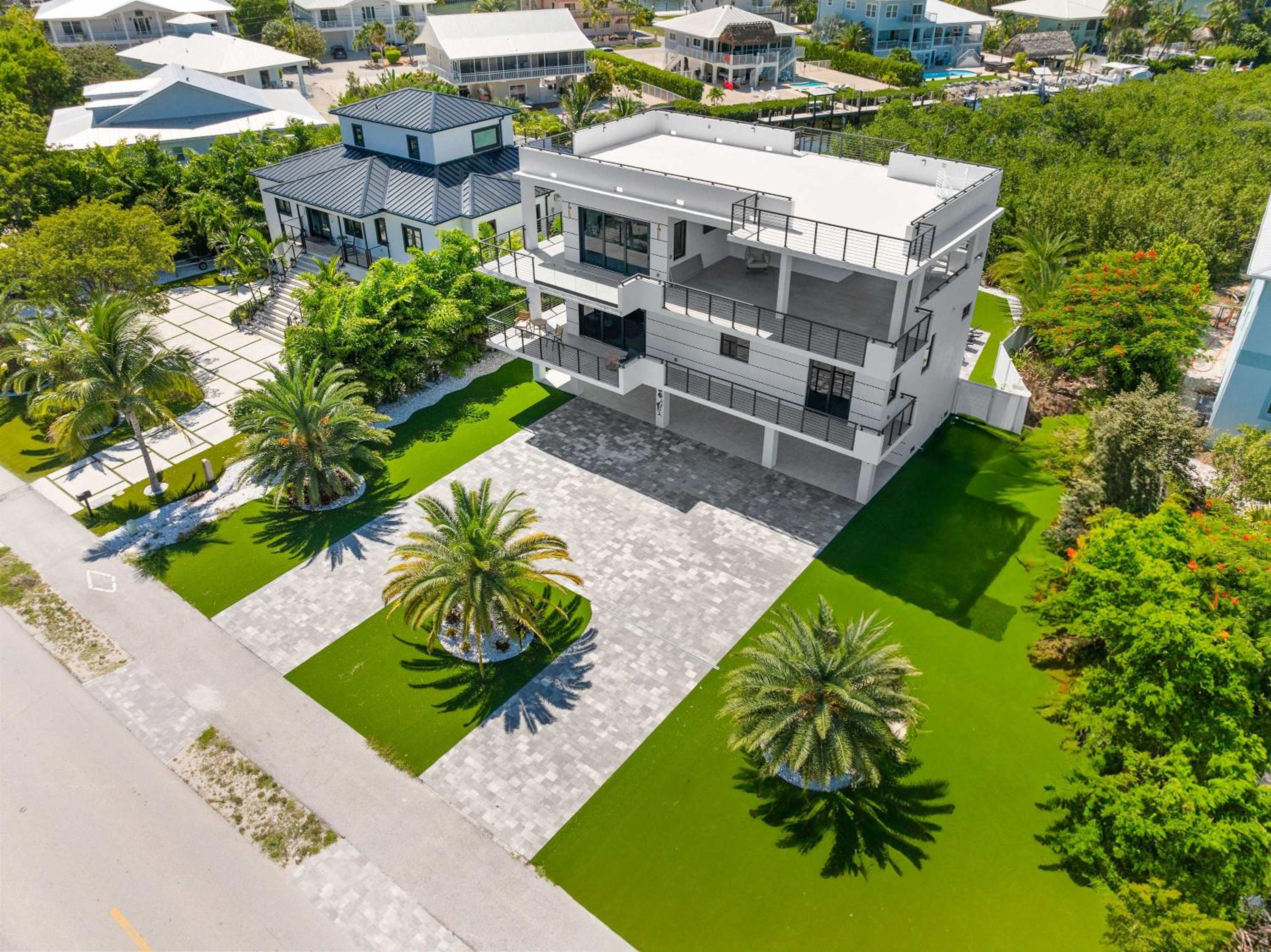 Ocean Muse - Lux Waterfront Escape - Pool - Dock