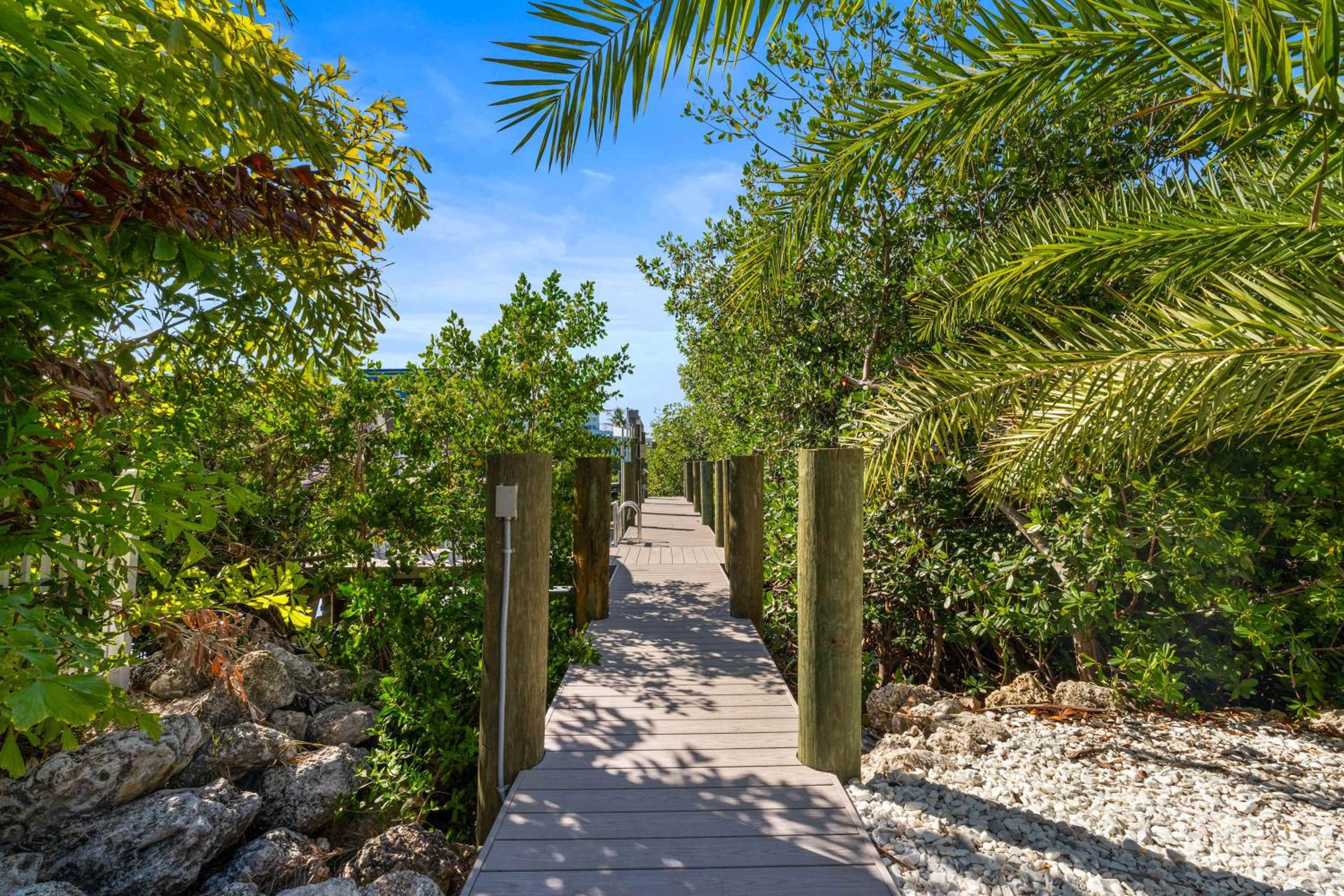 Ocean Muse - Lux Waterfront Escape - Pool - Dock