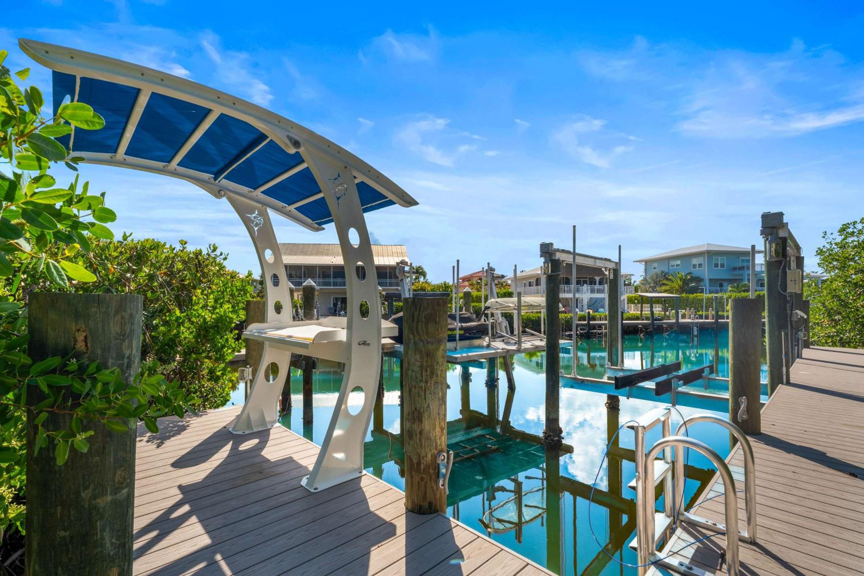 Ocean Muse - Lux Waterfront Escape - Pool - Dock