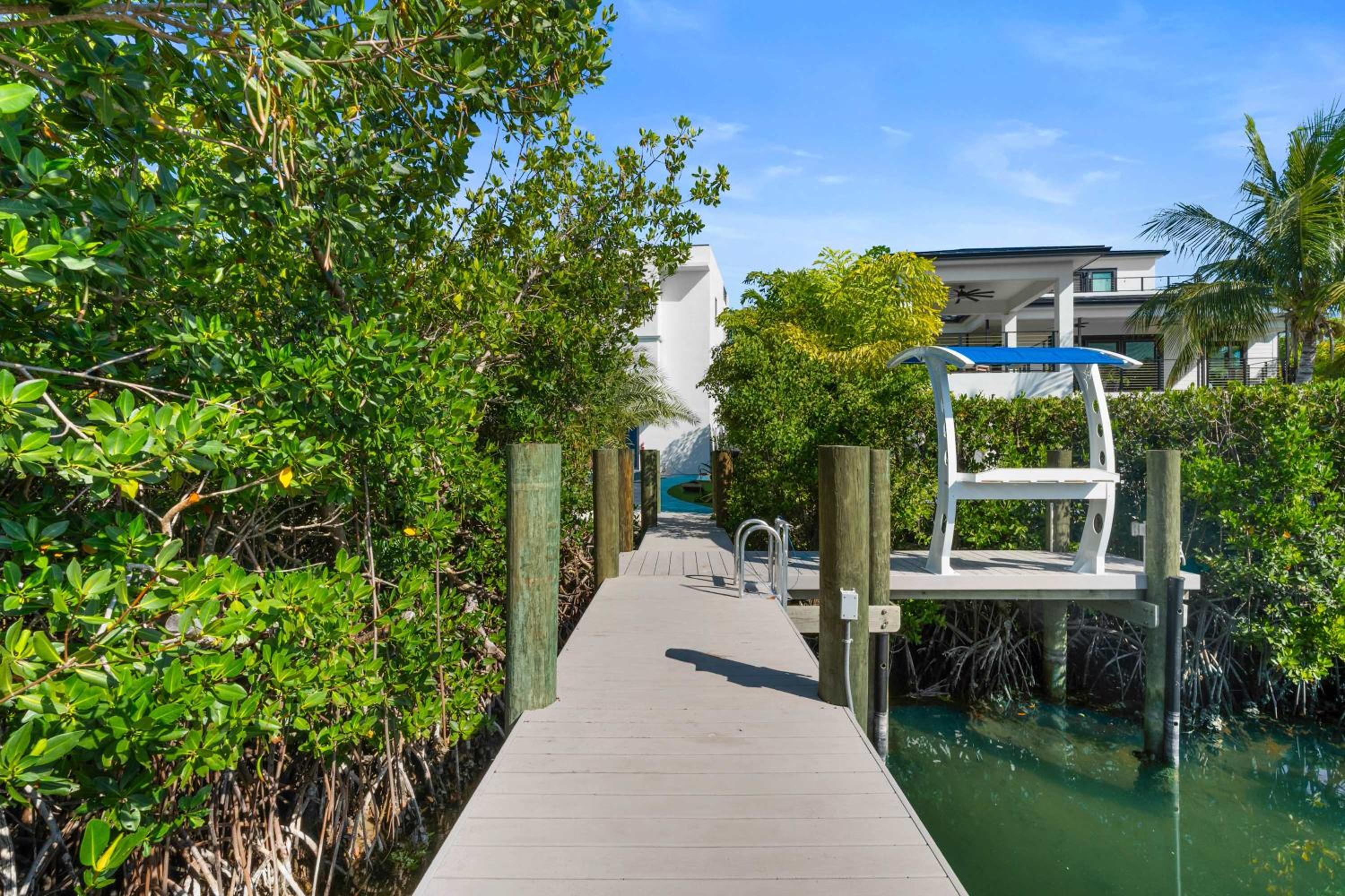 Ocean Muse - Lux Waterfront Escape - Pool - Dock