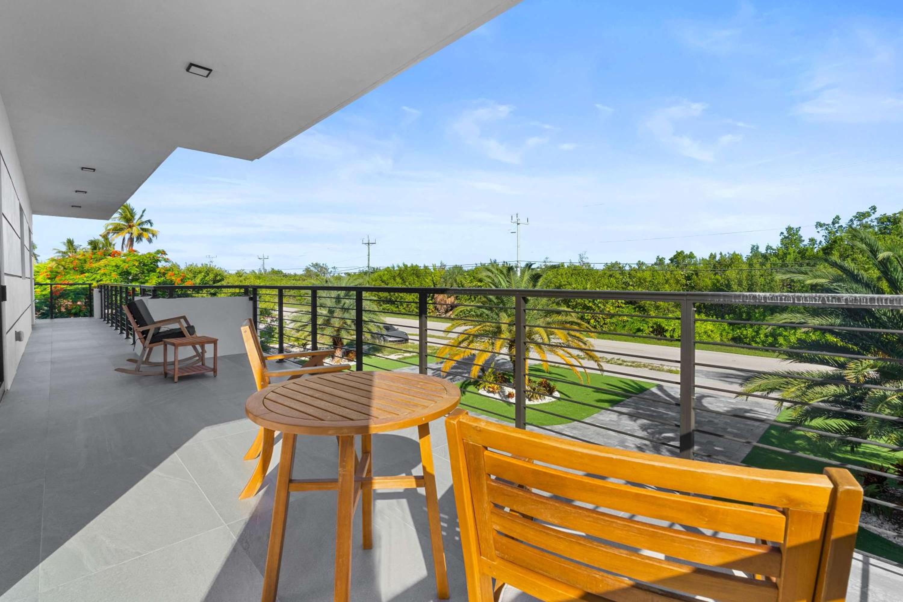 Ocean Muse - Lux Waterfront Escape - Pool - Dock
