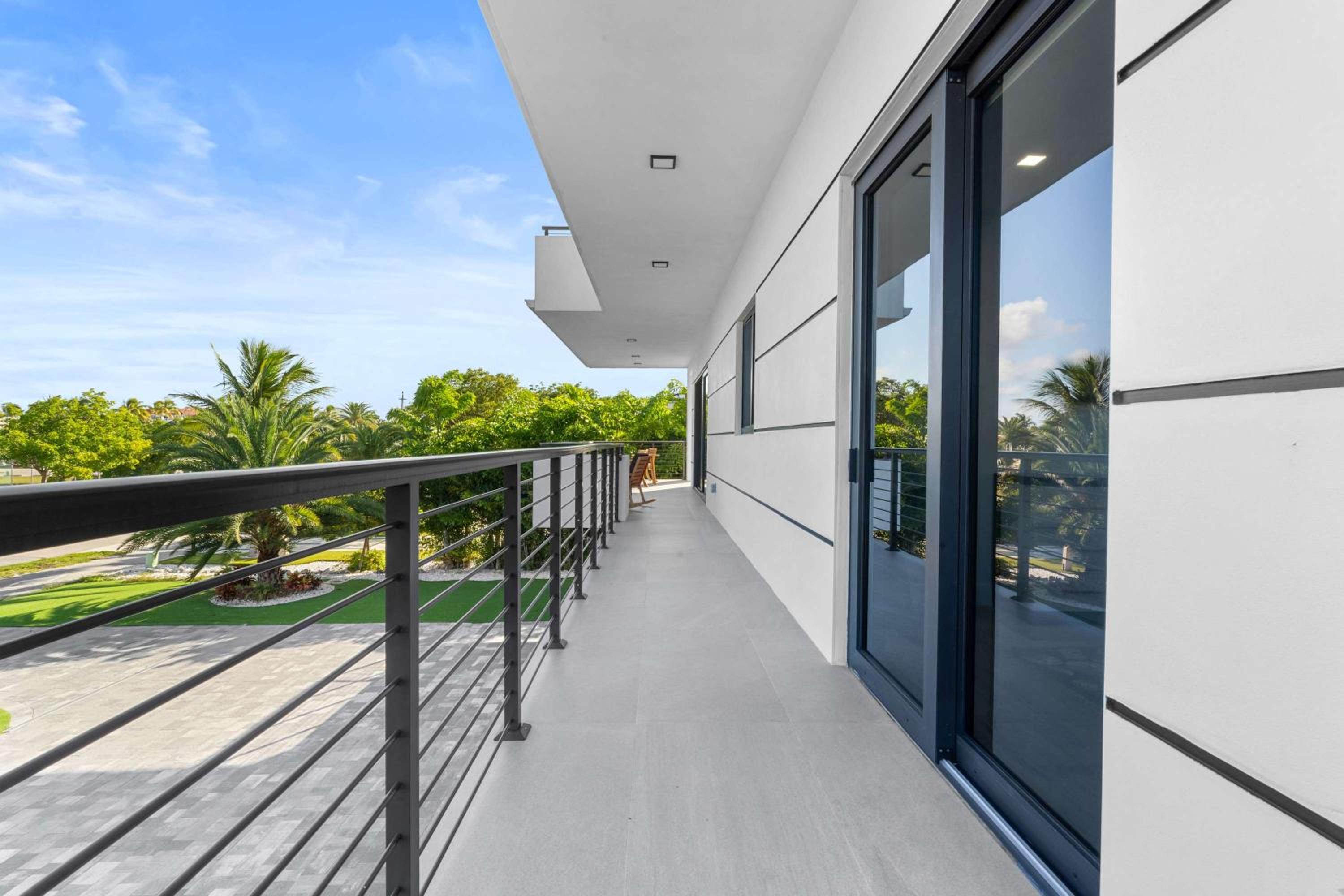 Ocean Muse - Lux Waterfront Escape - Pool - Dock