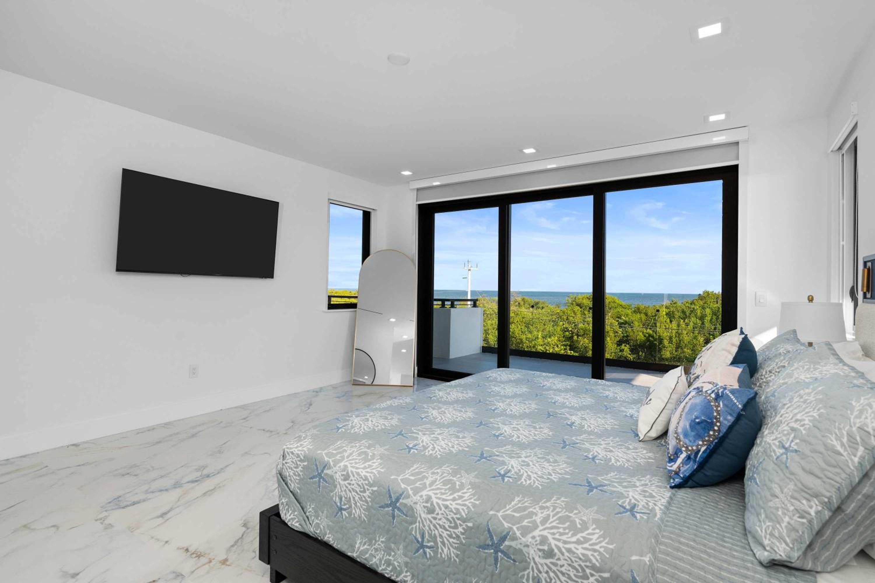 Ocean Muse - Lux Waterfront Escape - Pool - Dock