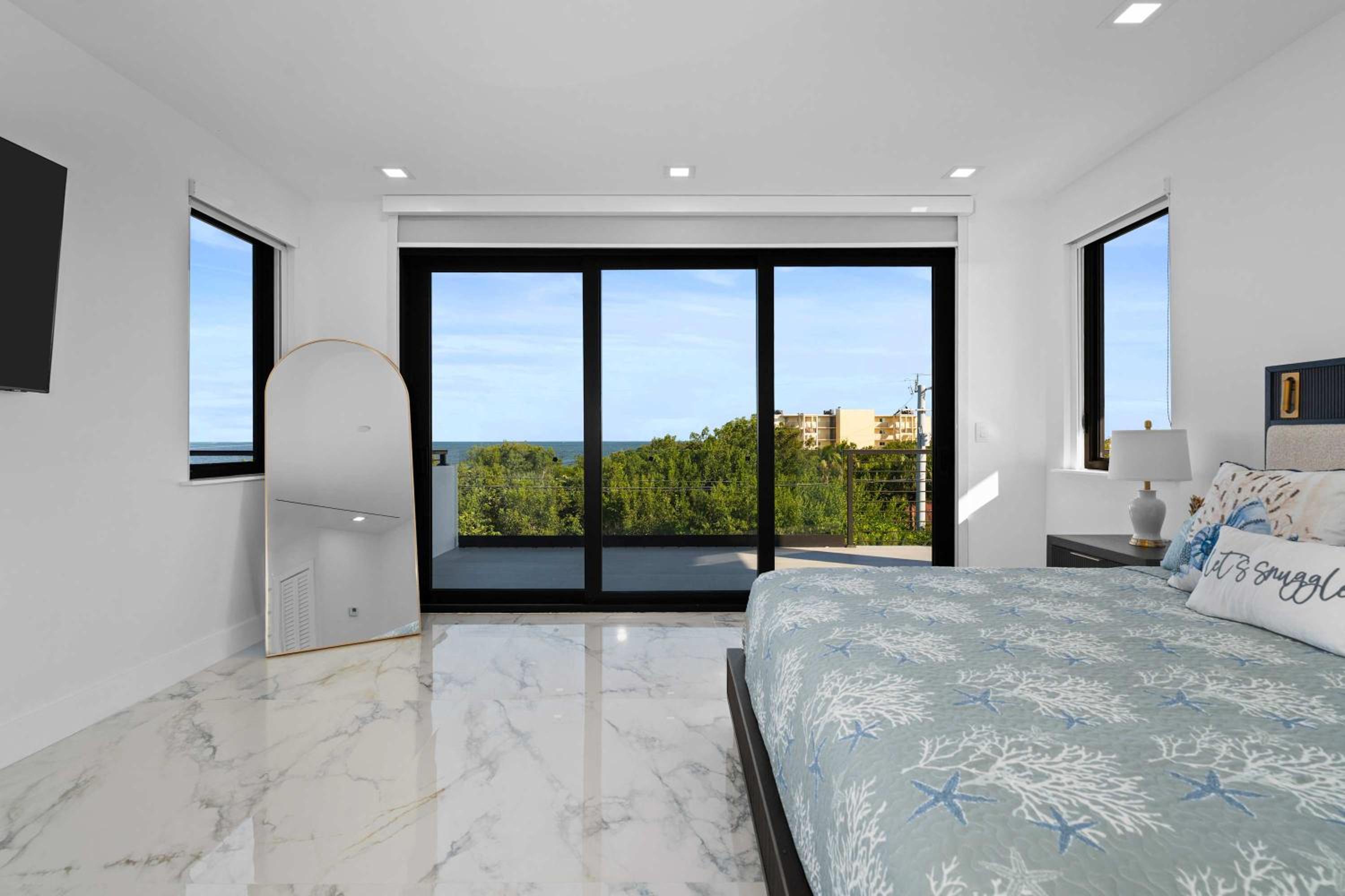 Ocean Muse - Lux Waterfront Escape - Pool - Dock