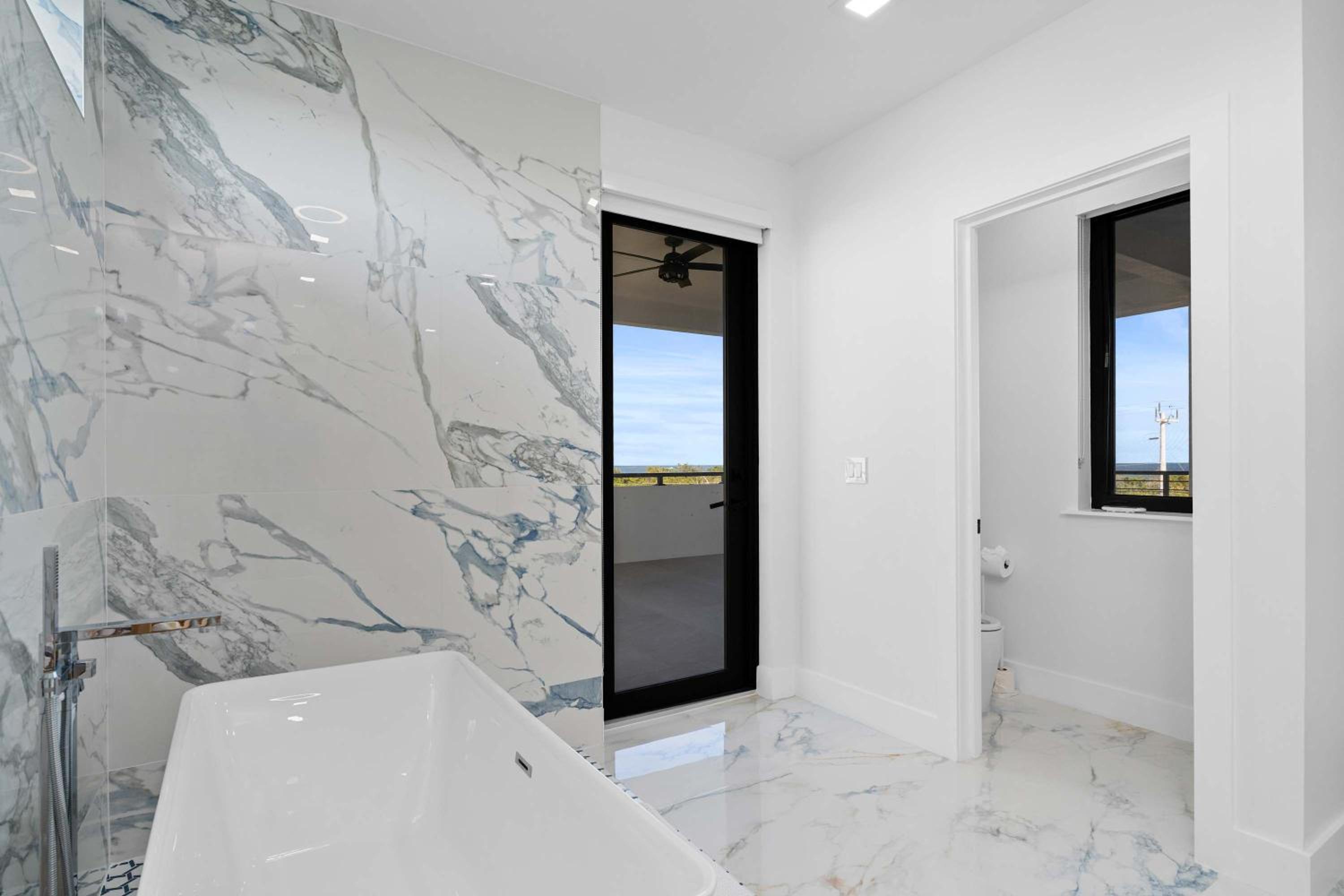 Ocean Muse - Lux Waterfront Escape - Pool - Dock
