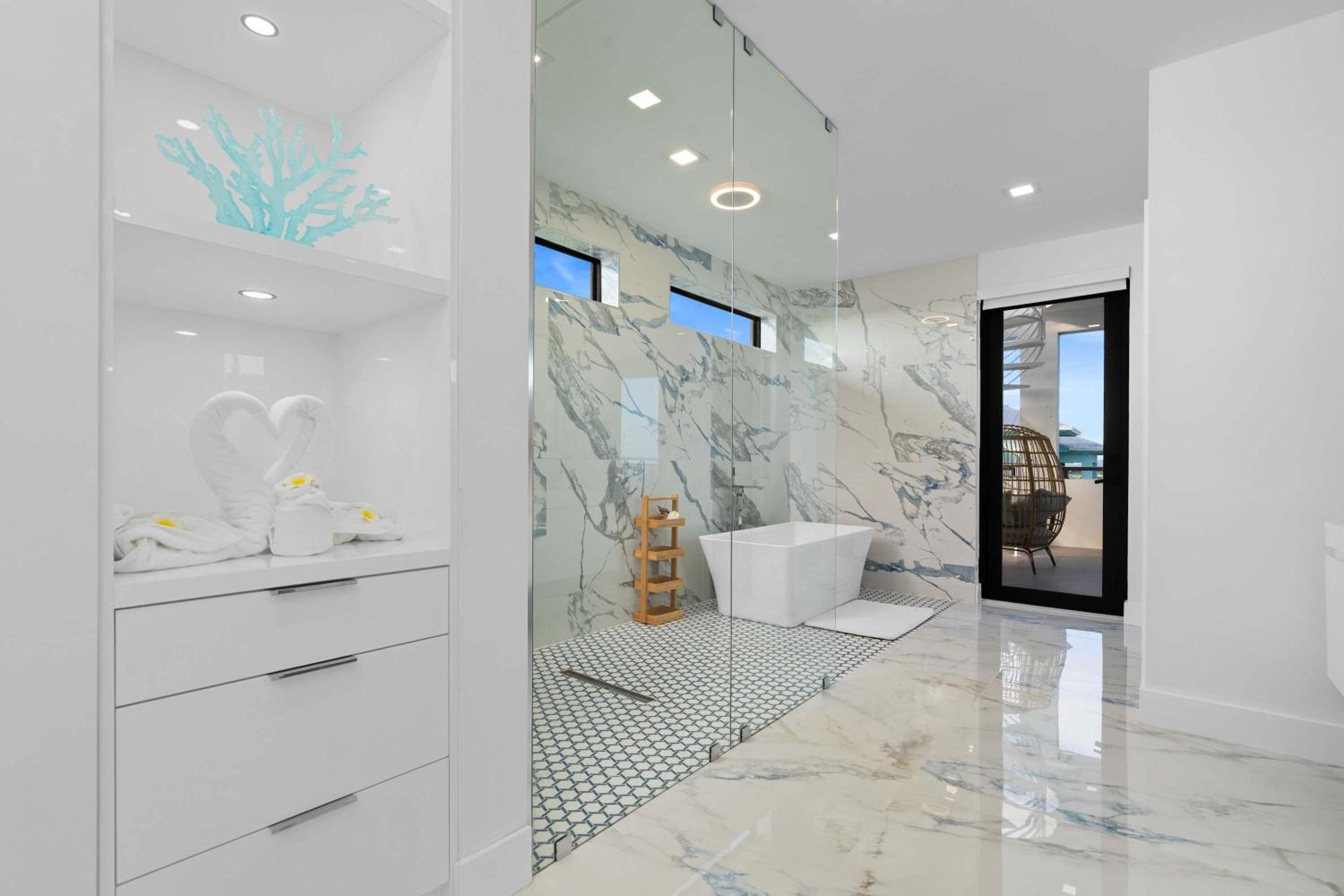 Ocean Muse - Lux Waterfront Escape - Pool - Dock