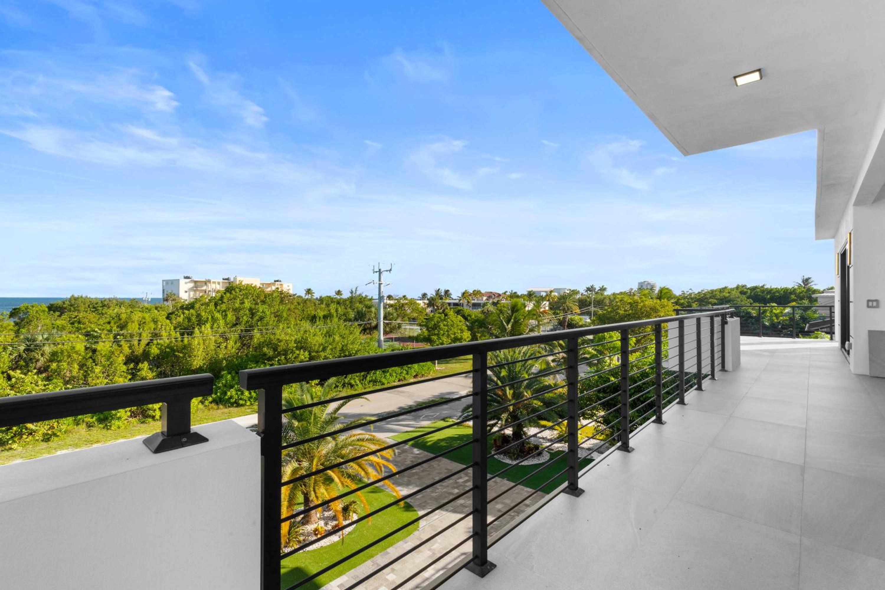 Ocean Muse - Lux Waterfront Escape - Pool - Dock