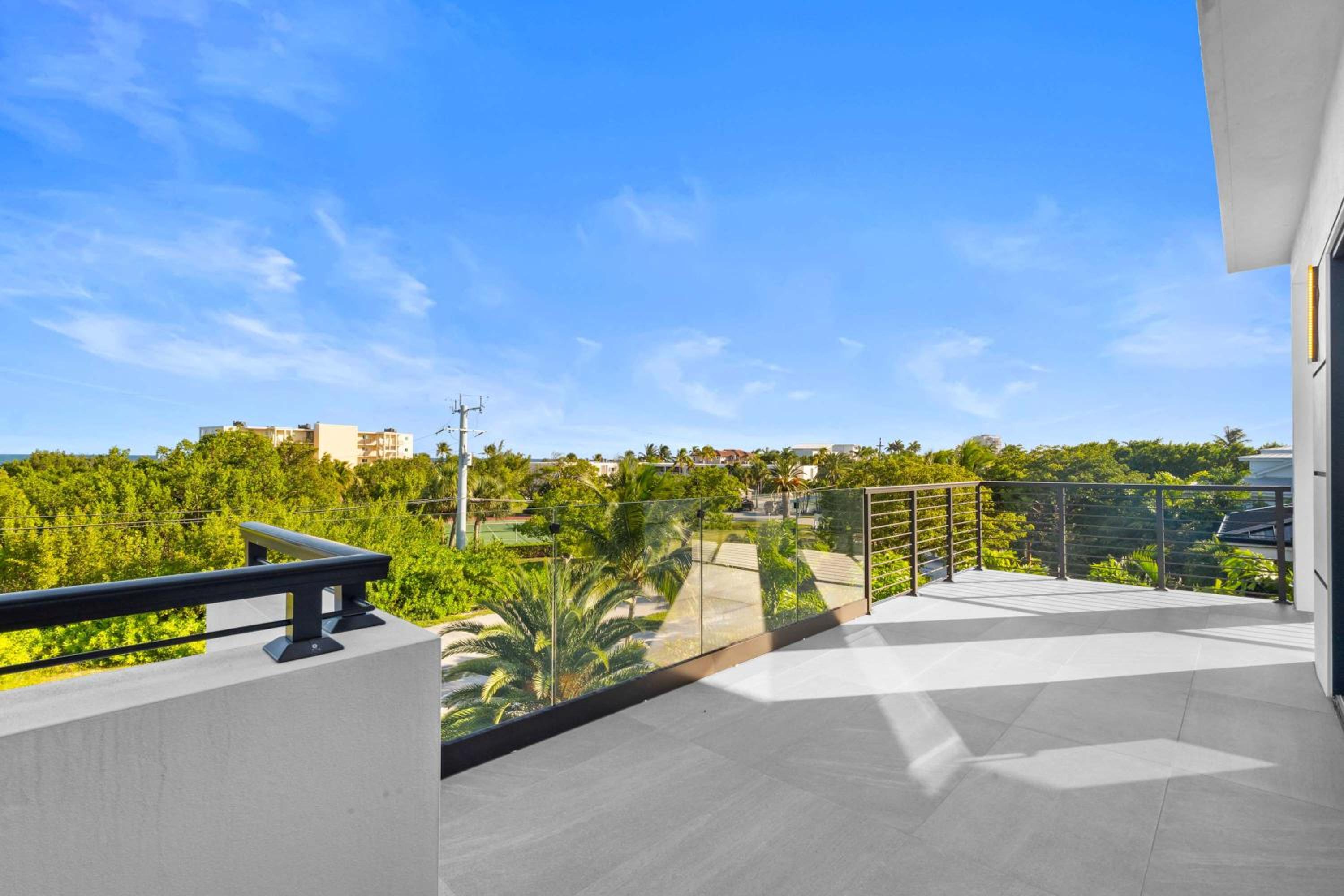 Ocean Muse - Lux Waterfront Escape - Pool - Dock