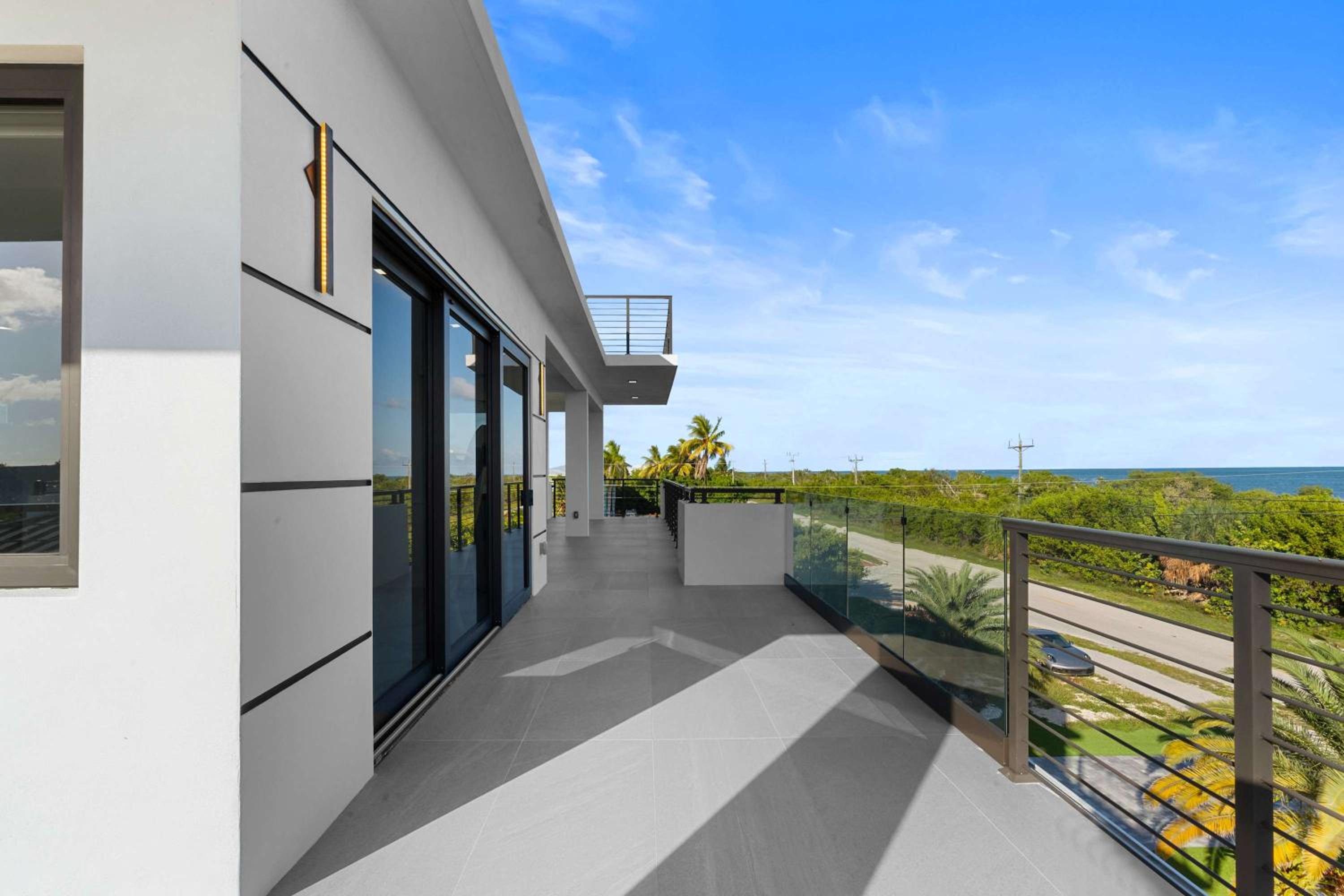 Ocean Muse - Lux Waterfront Escape - Pool - Dock