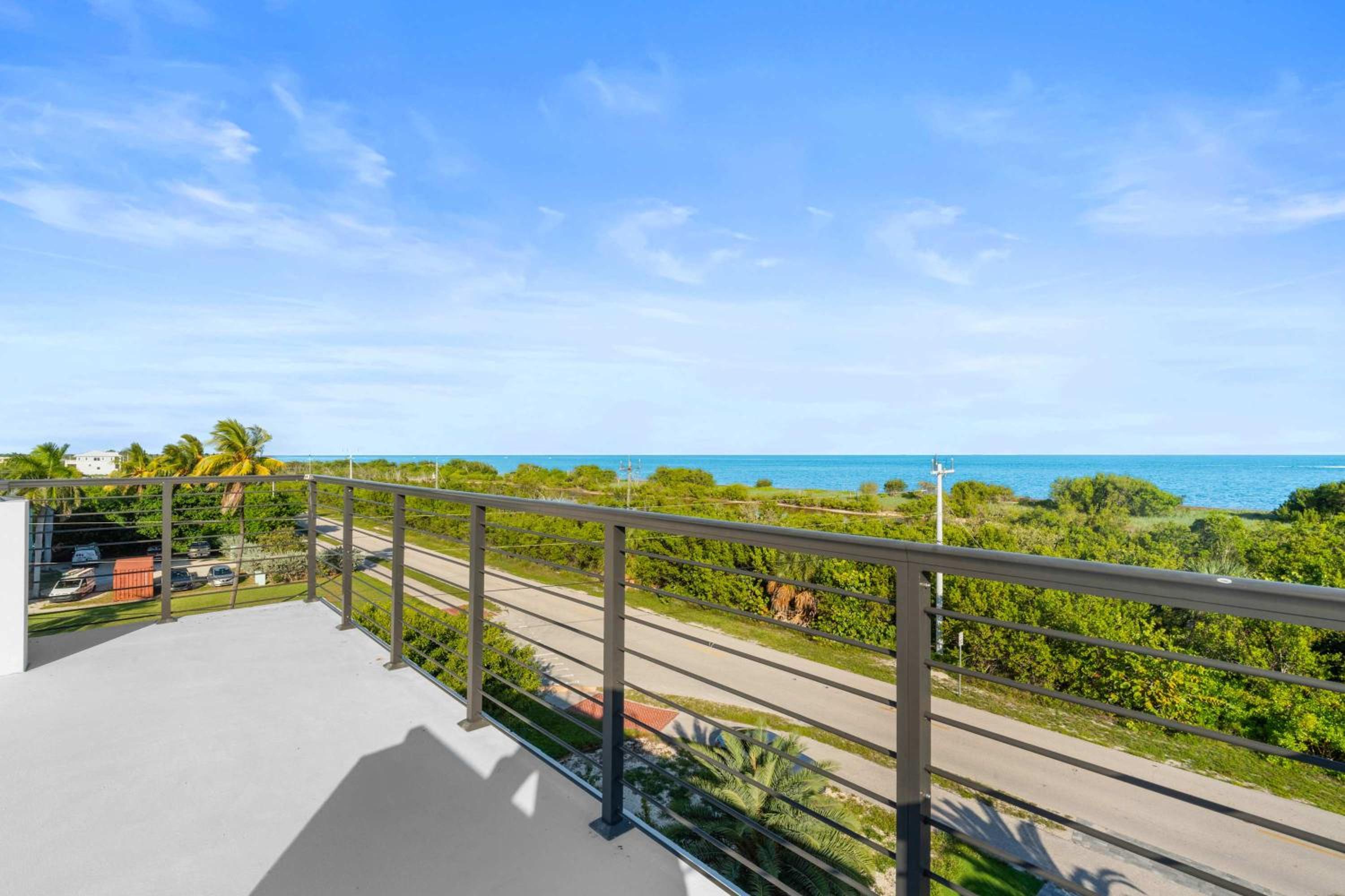 Ocean Muse - Lux Waterfront Escape - Pool - Dock