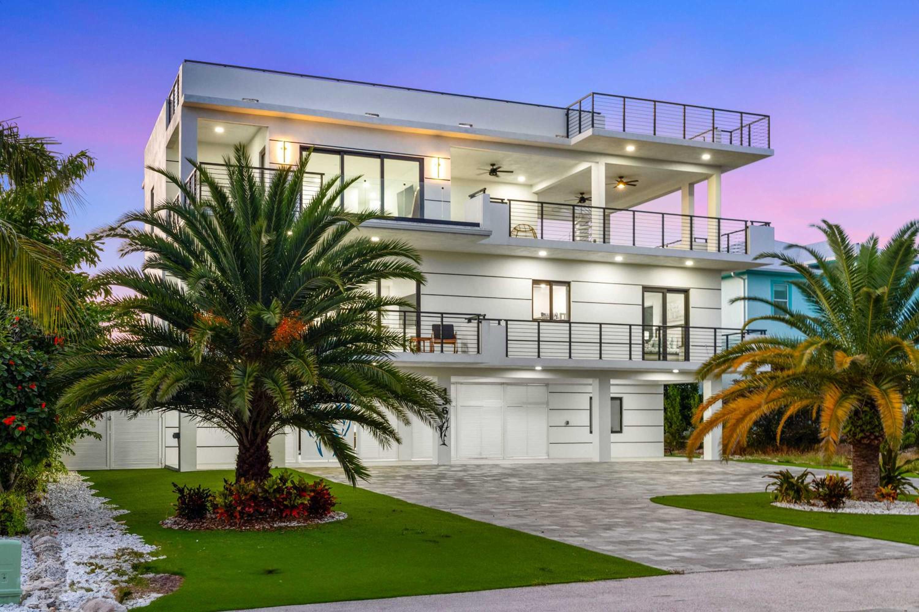 Ocean Muse - Lux Waterfront Escape - Pool - Dock