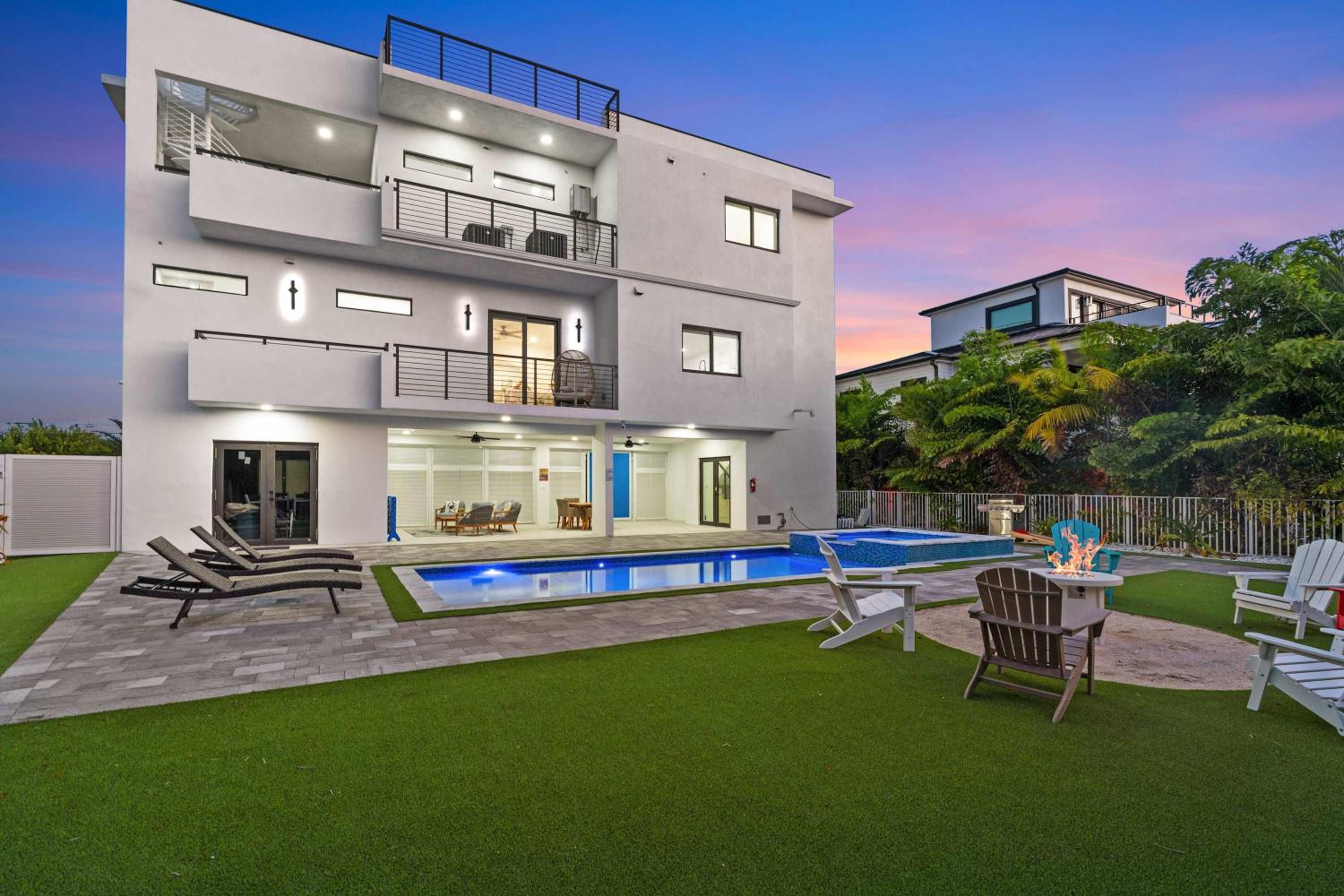 Ocean Muse - Lux Waterfront Escape - Pool - Dock