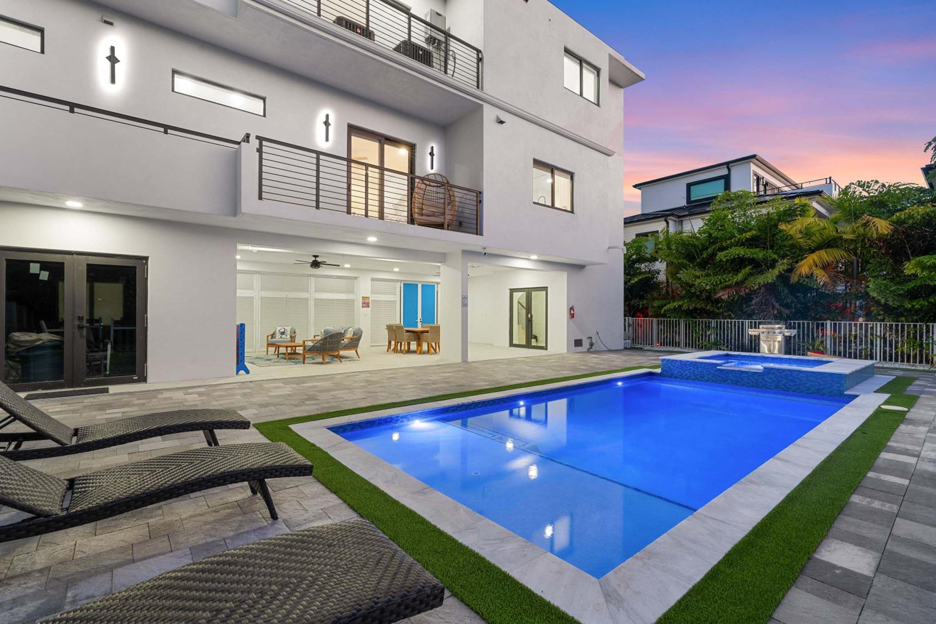 Ocean Muse - Lux Waterfront Escape - Pool - Dock