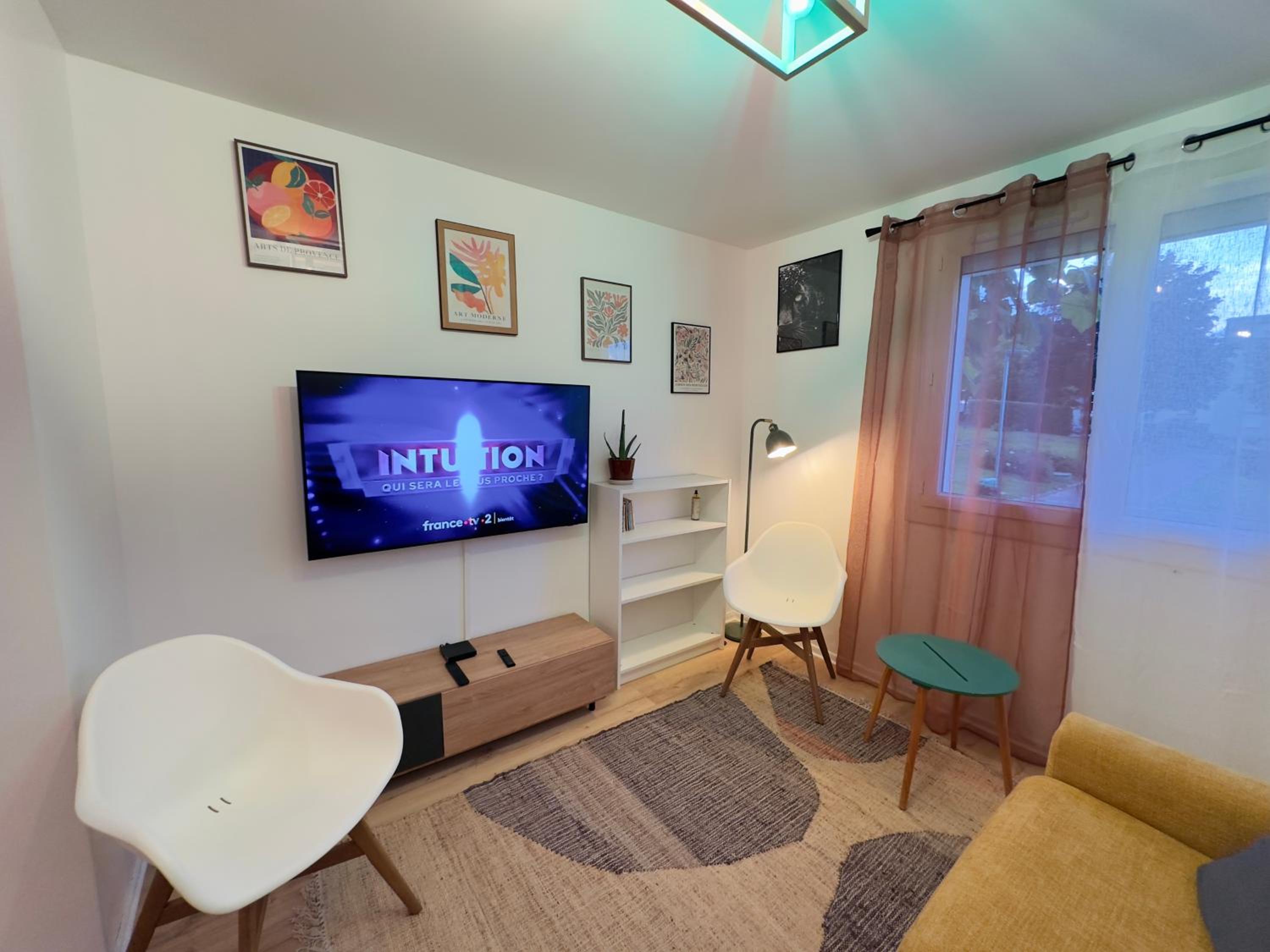 Confort et Verdure 2 Pièces Moderne avec Parking à Domont by Immo Kit Bnb